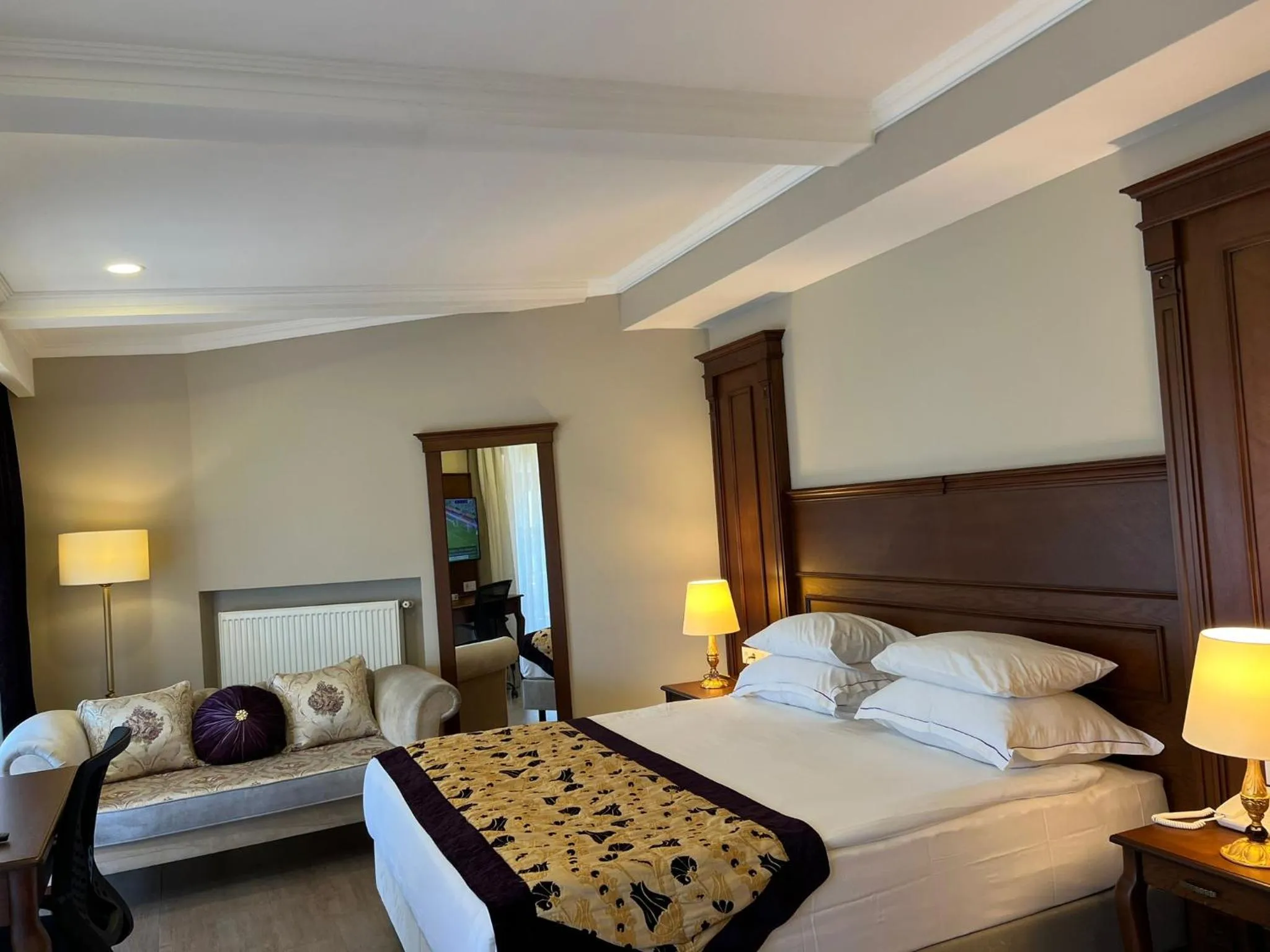 Bed in GLK PREMIER The Home Suites & Spa