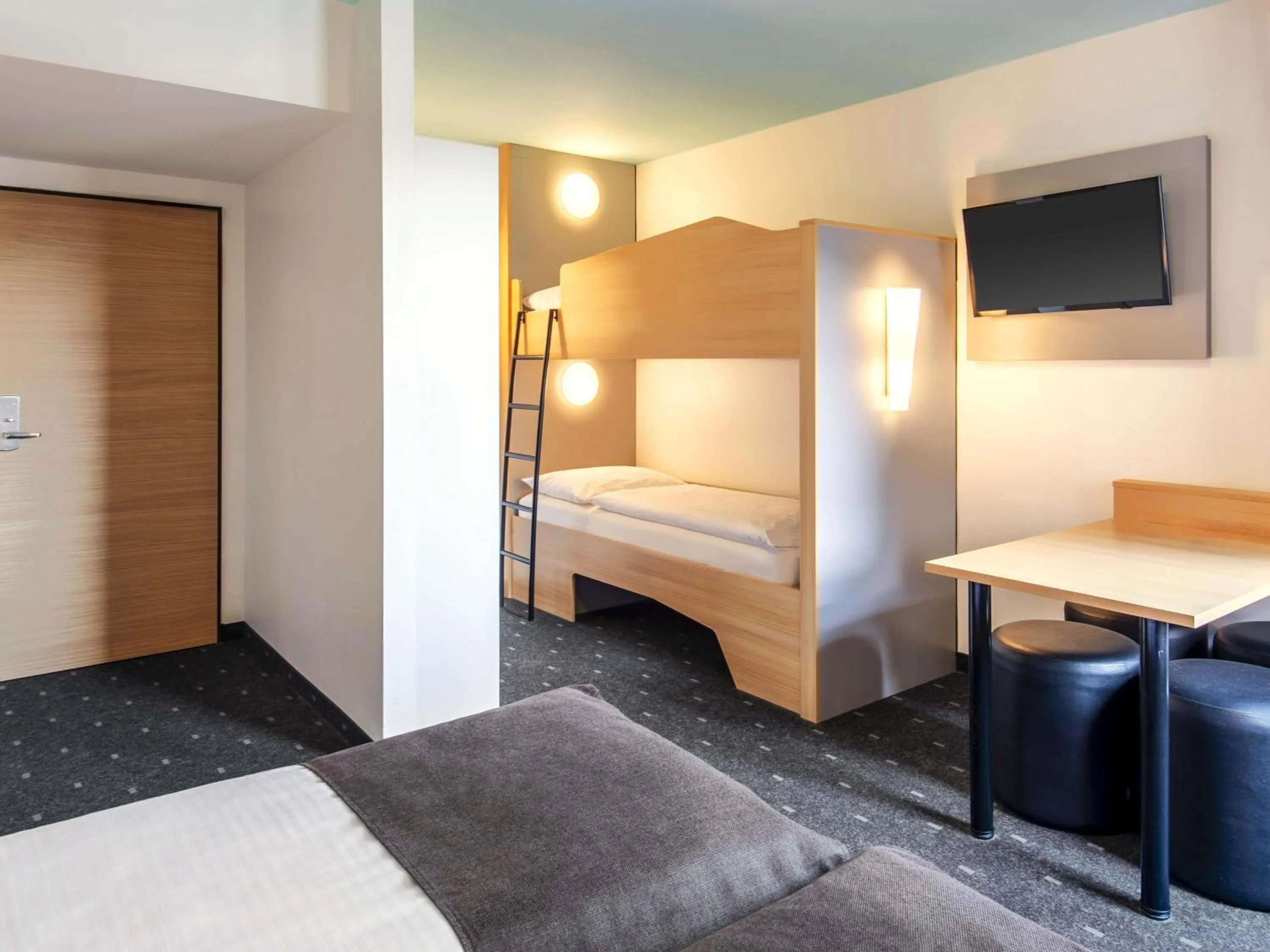 Photo of the whole room, Bed in B&B Hotel Nürnberg-City