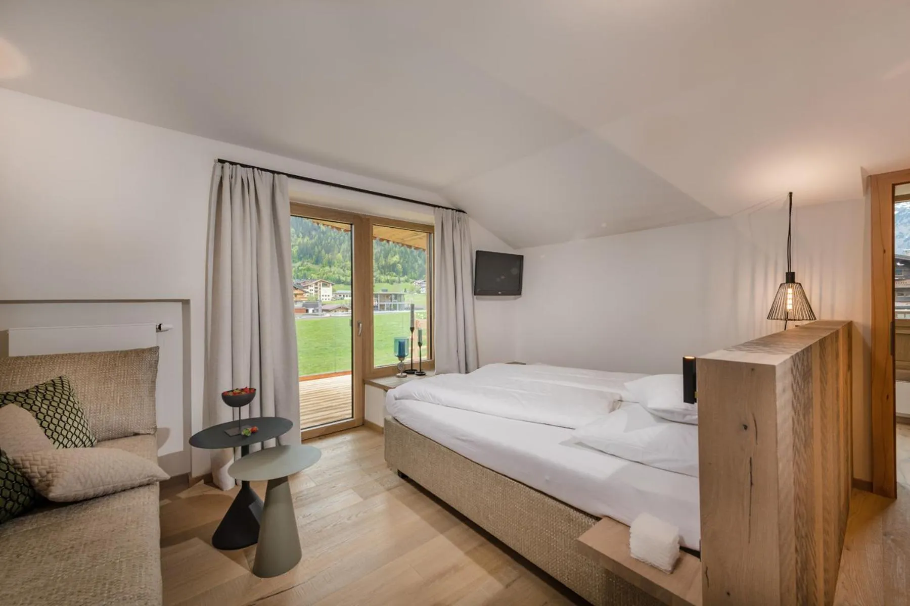 Photo of the whole room, Bed in Meerberg