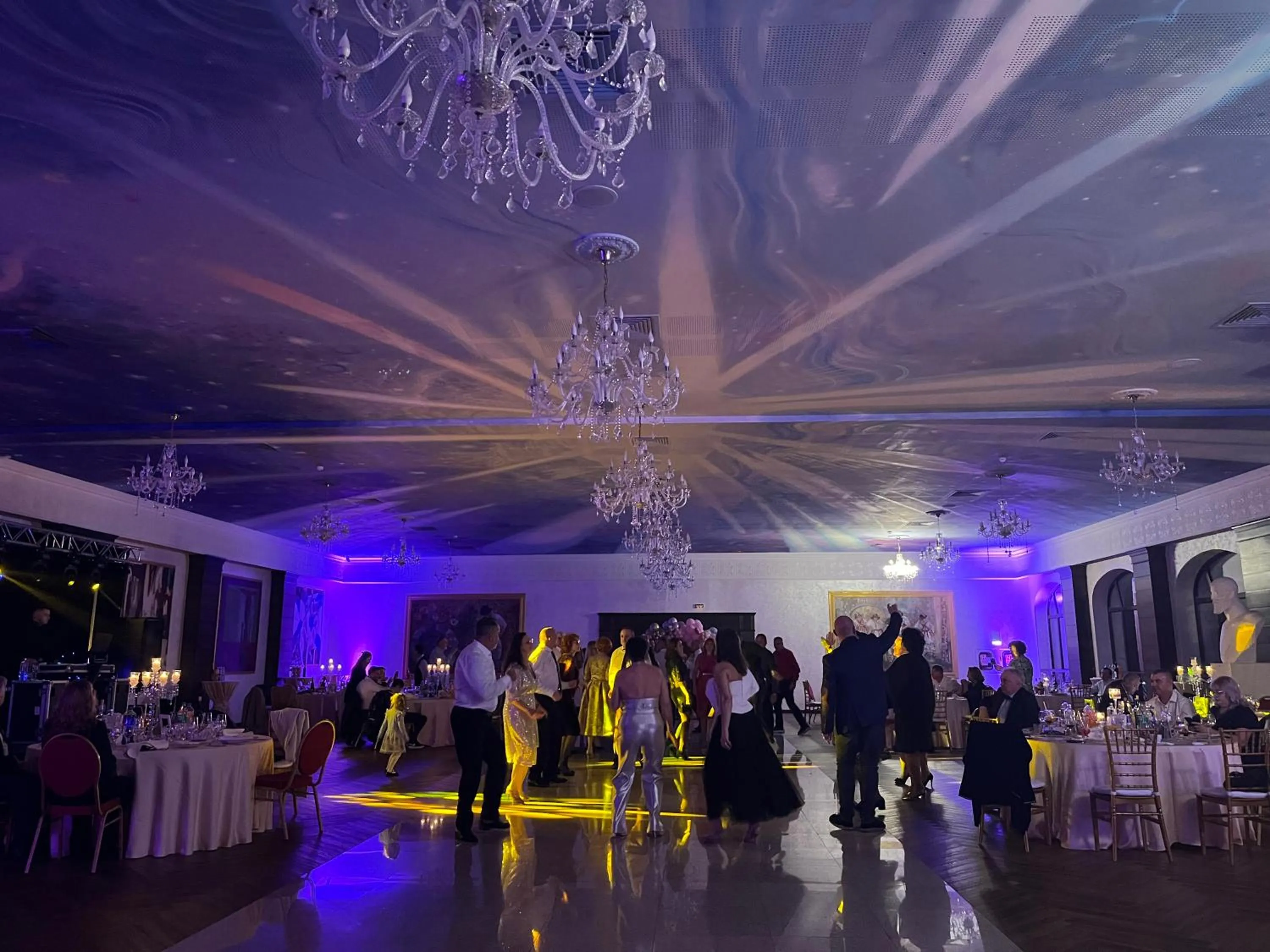 Restaurant/places to eat in Grand Hotel Sofianu