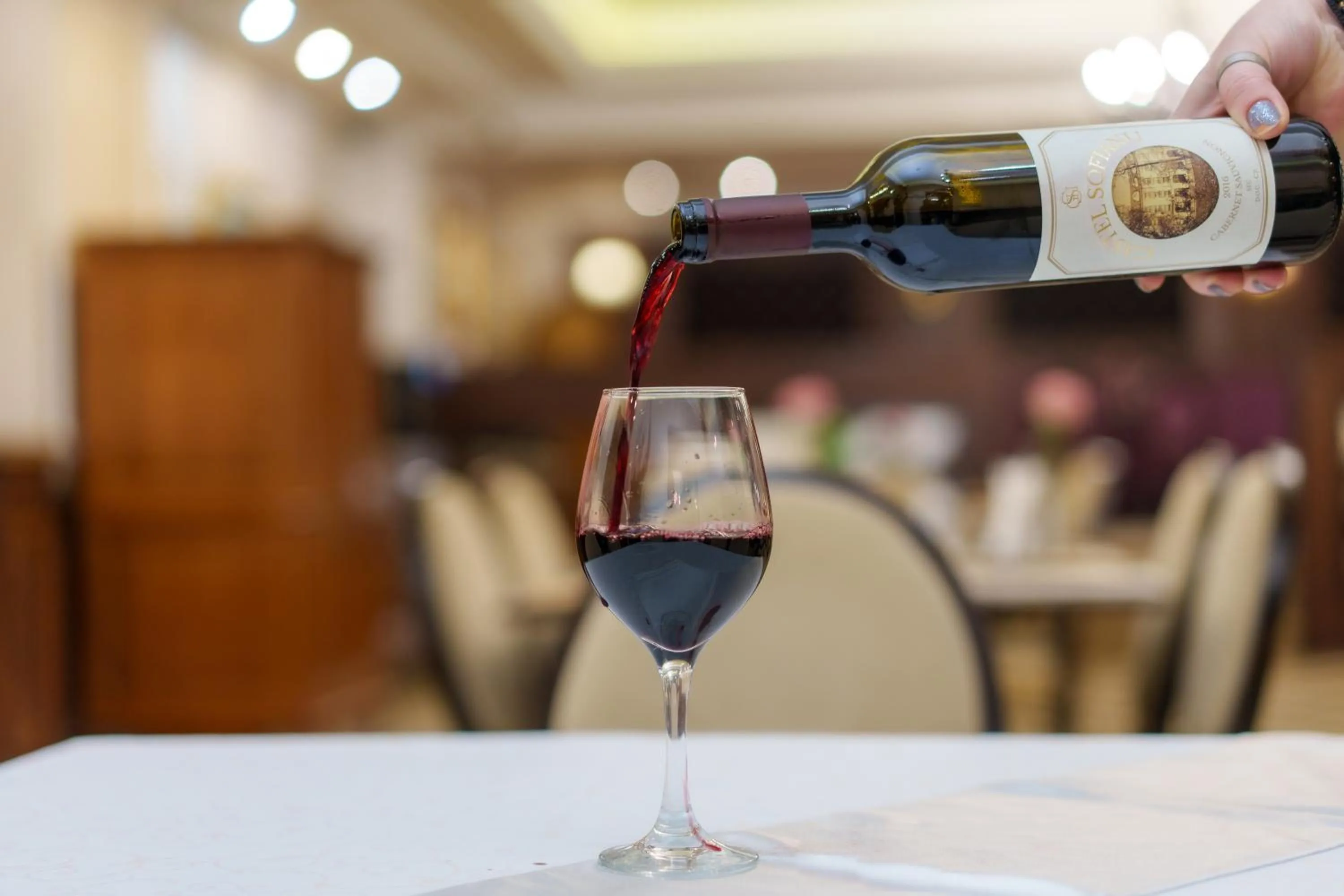 Restaurant/places to eat in Grand Hotel Sofianu