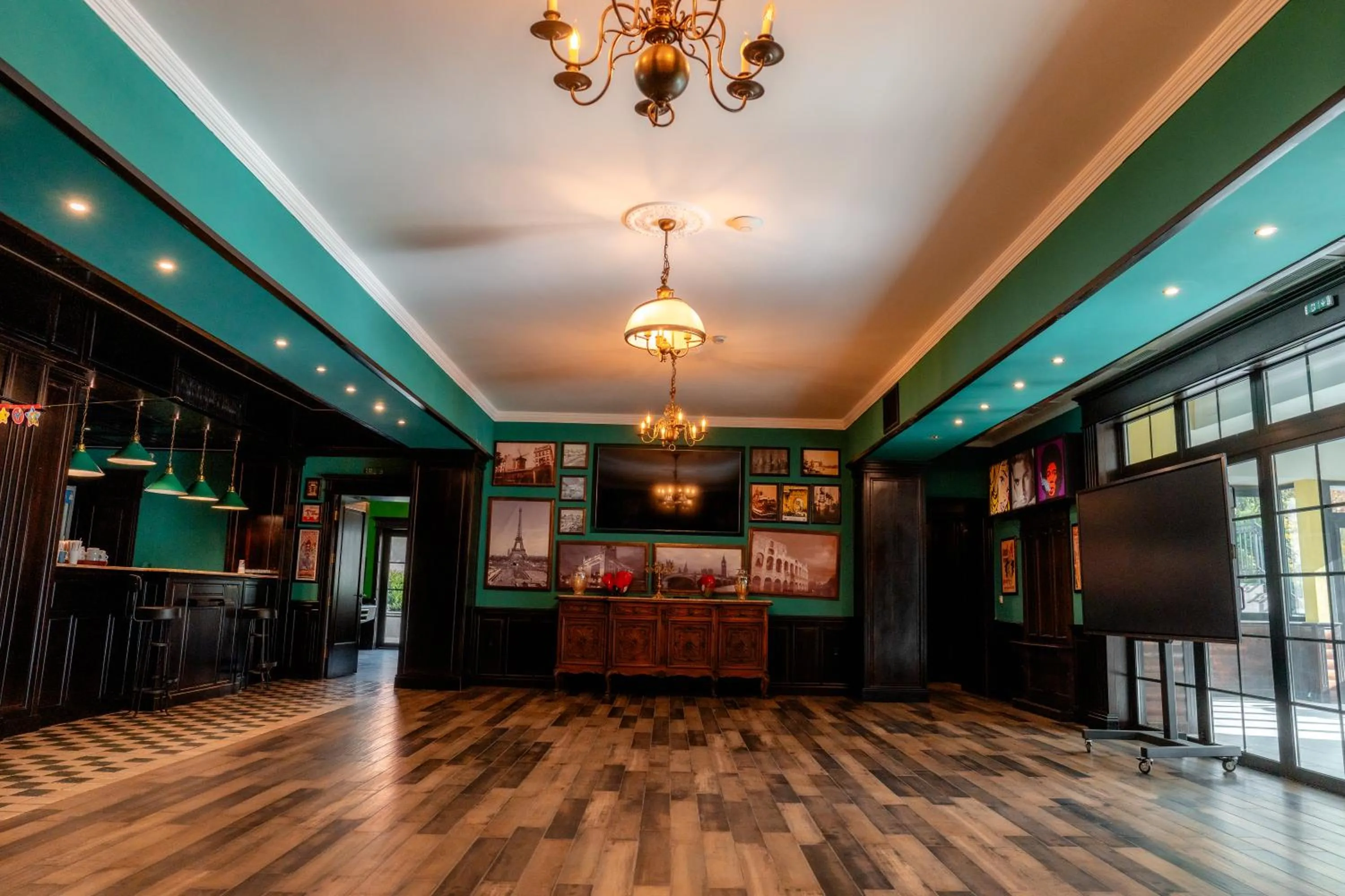 Lounge or bar in Grand Hotel Sofianu