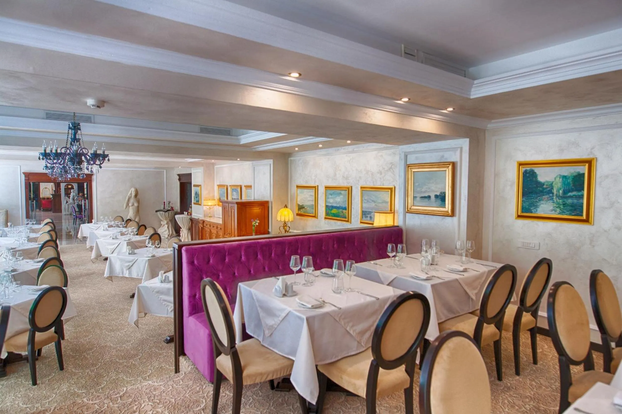 Restaurant/places to eat in Grand Hotel Sofianu