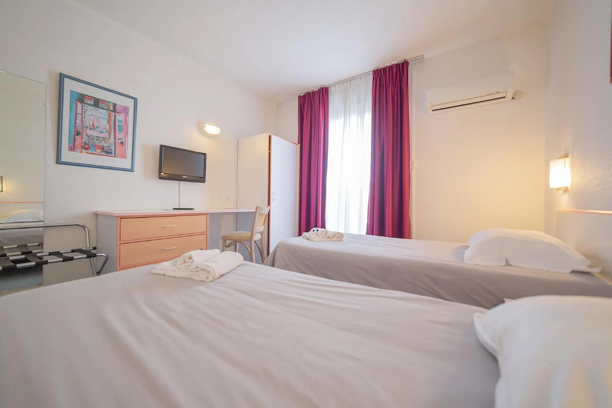 Bed in The Originals City, Relax'Otel & Spa, Le Barcarès