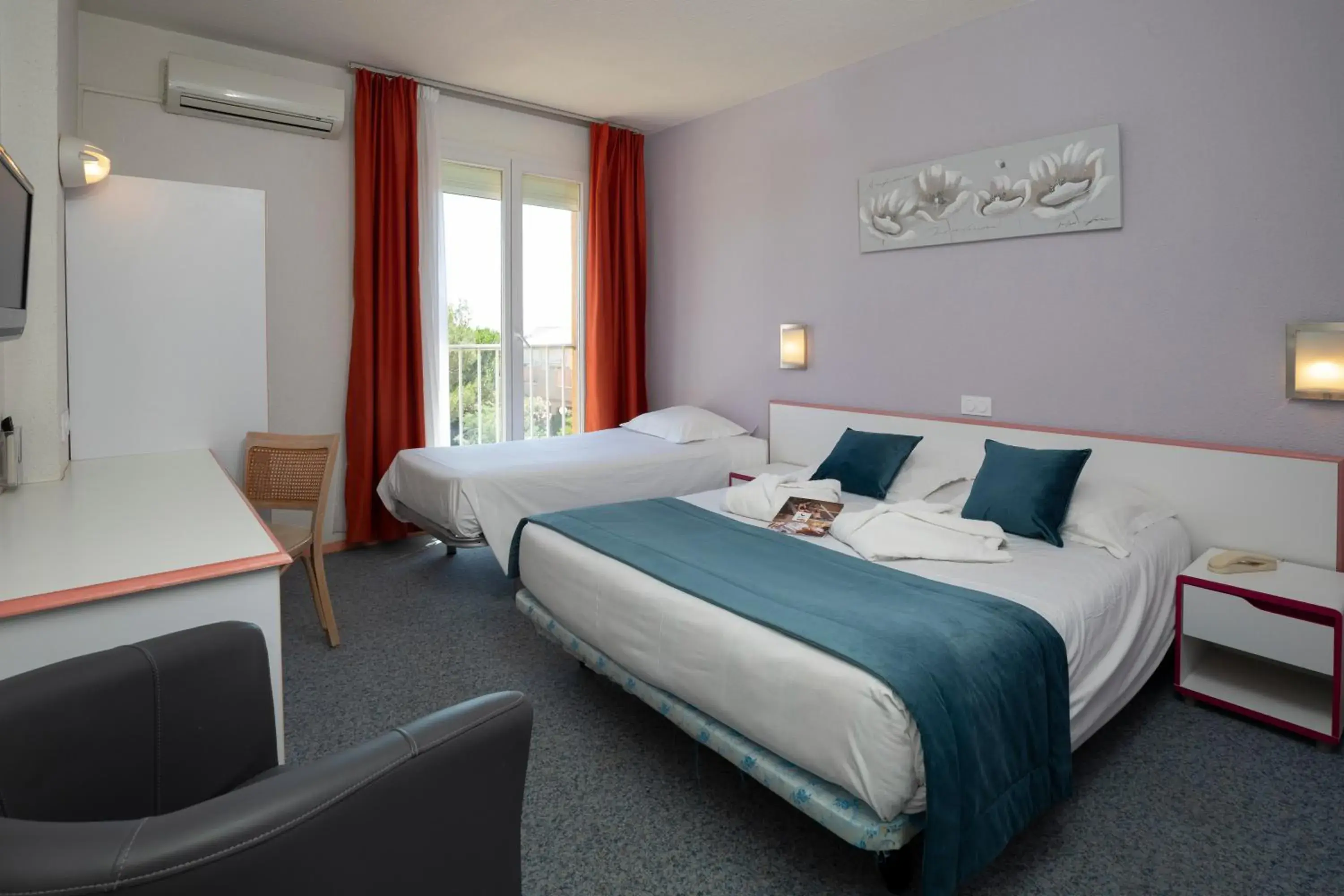 Photo of the whole room, Bed in The Originals City, Relax'Otel & Spa, Le Barcarès Photo of the whole room, Bed in The Originals City, Relax'Otel & Spa, Le Barcarès