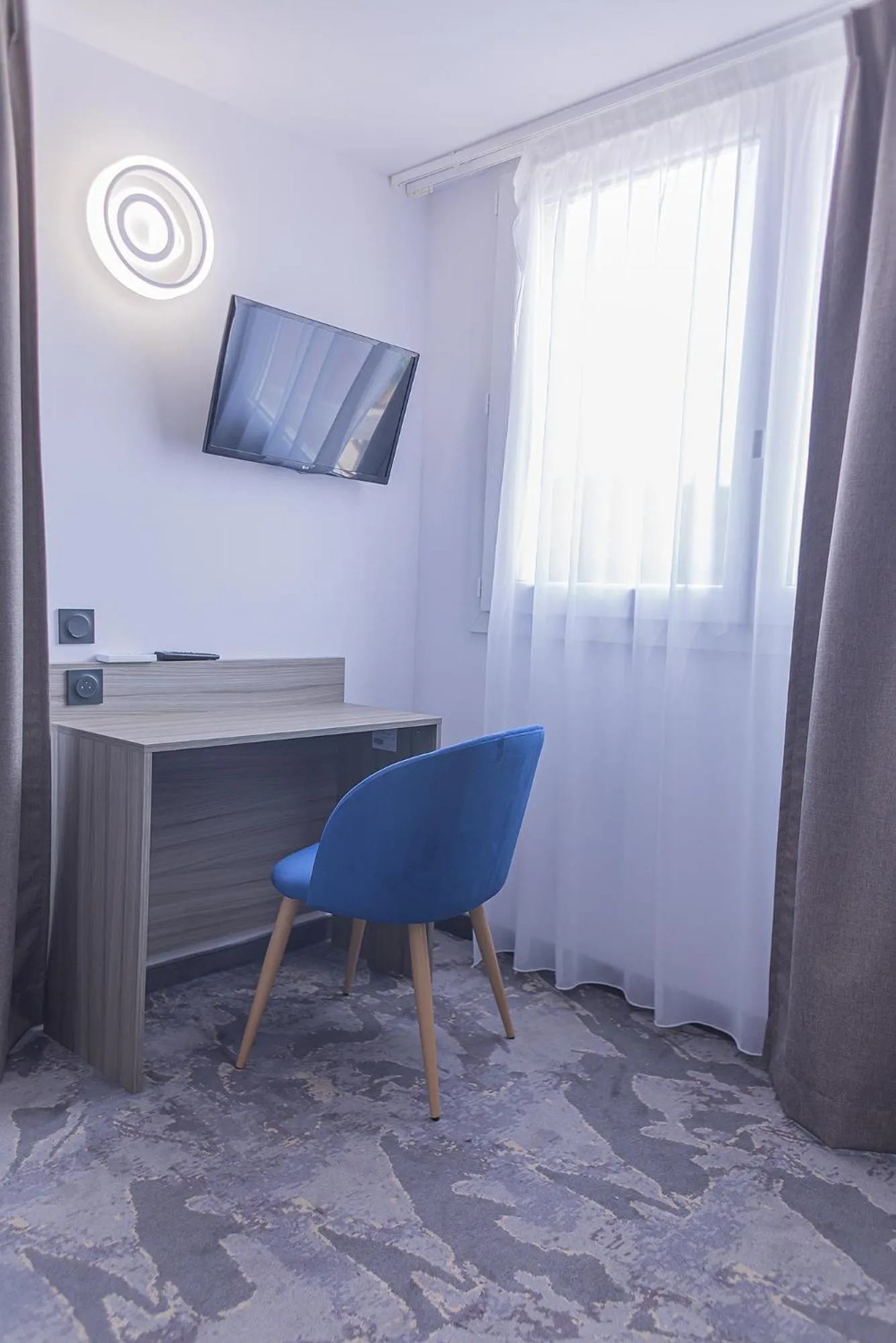 TV and multimedia in The Originals City, Relax'Otel & Spa, Le Barcarès