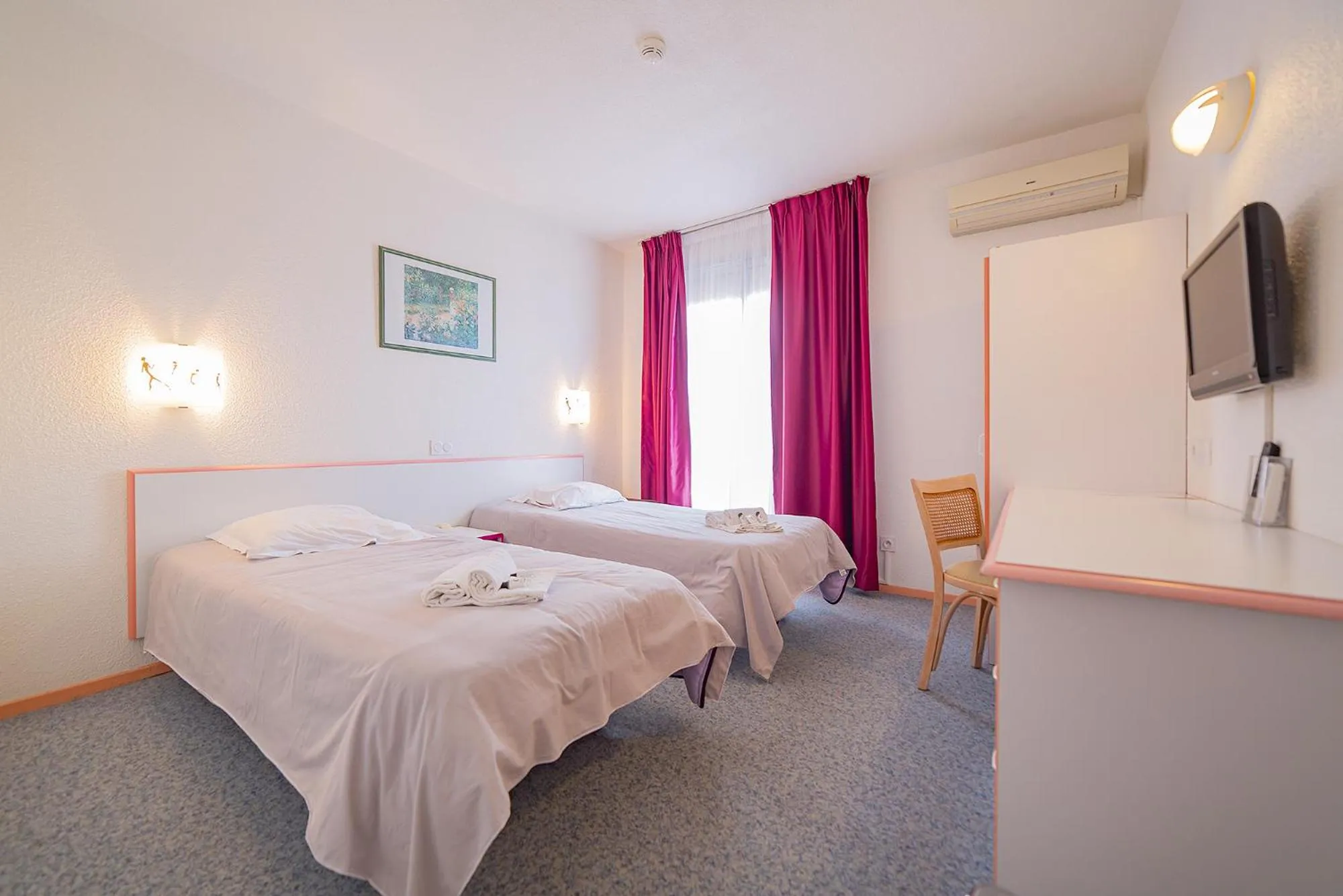 Bed in The Originals City, Relax'Otel & Spa, Le Barcarès