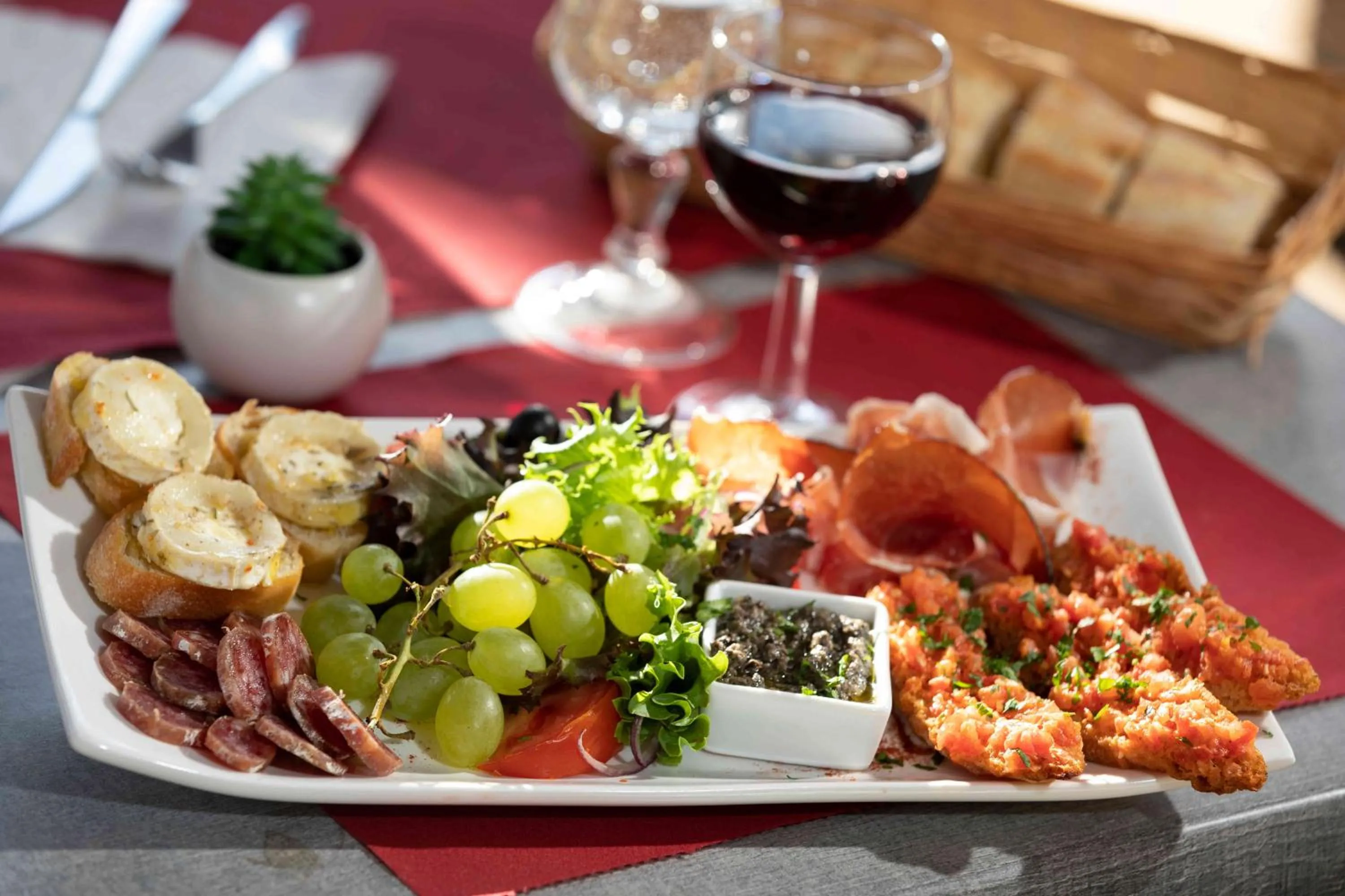 Restaurant/places to eat in The Originals City, Relax'Otel & Spa, Le Barcarès