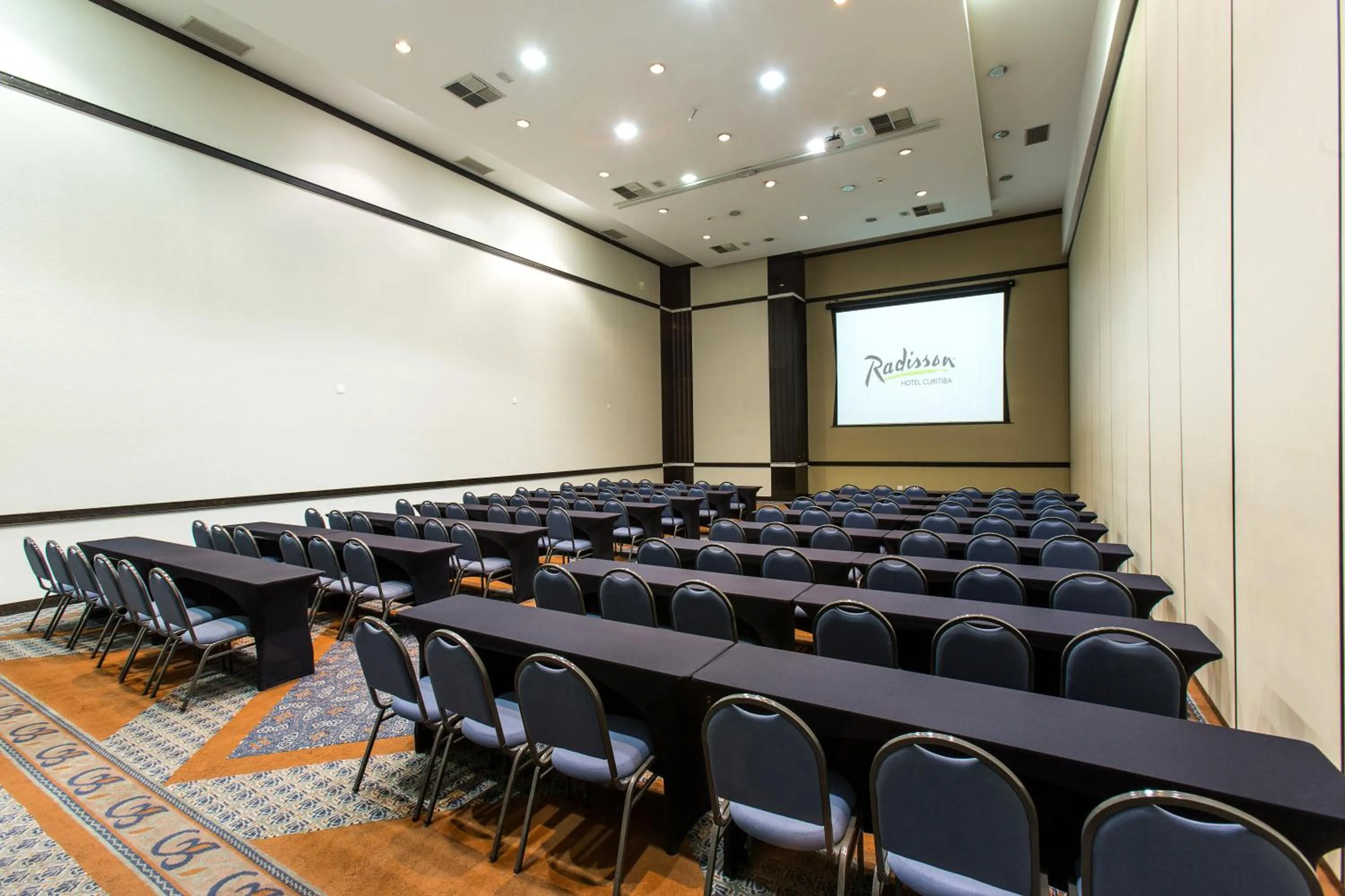 Business facilities in Radisson Hotel Curitiba