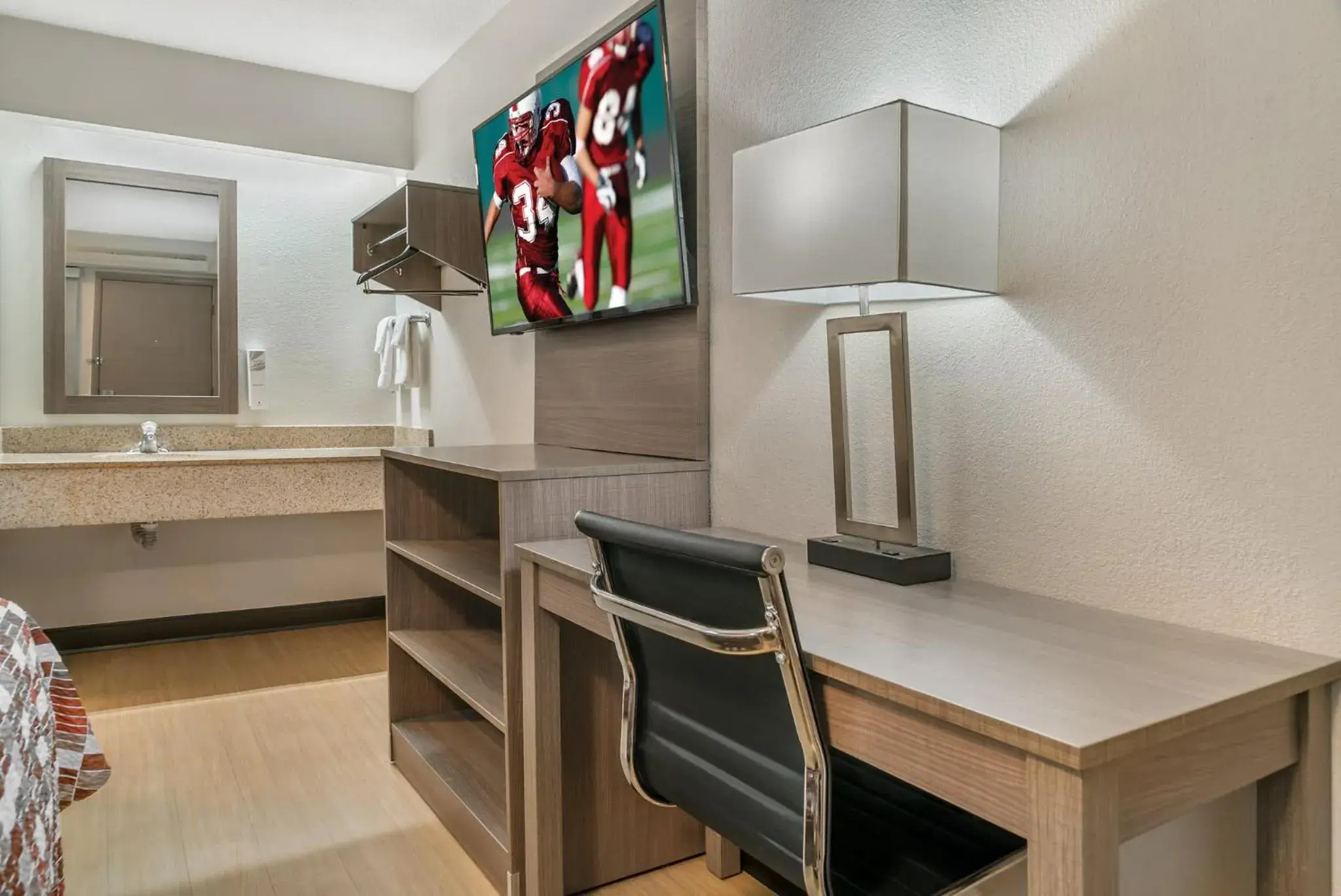 Photo of the whole room in Red Roof Inn Detroit Metro Airport - Taylor Photo of the whole room in Red Roof Inn Detroit Metro Airport - Taylor