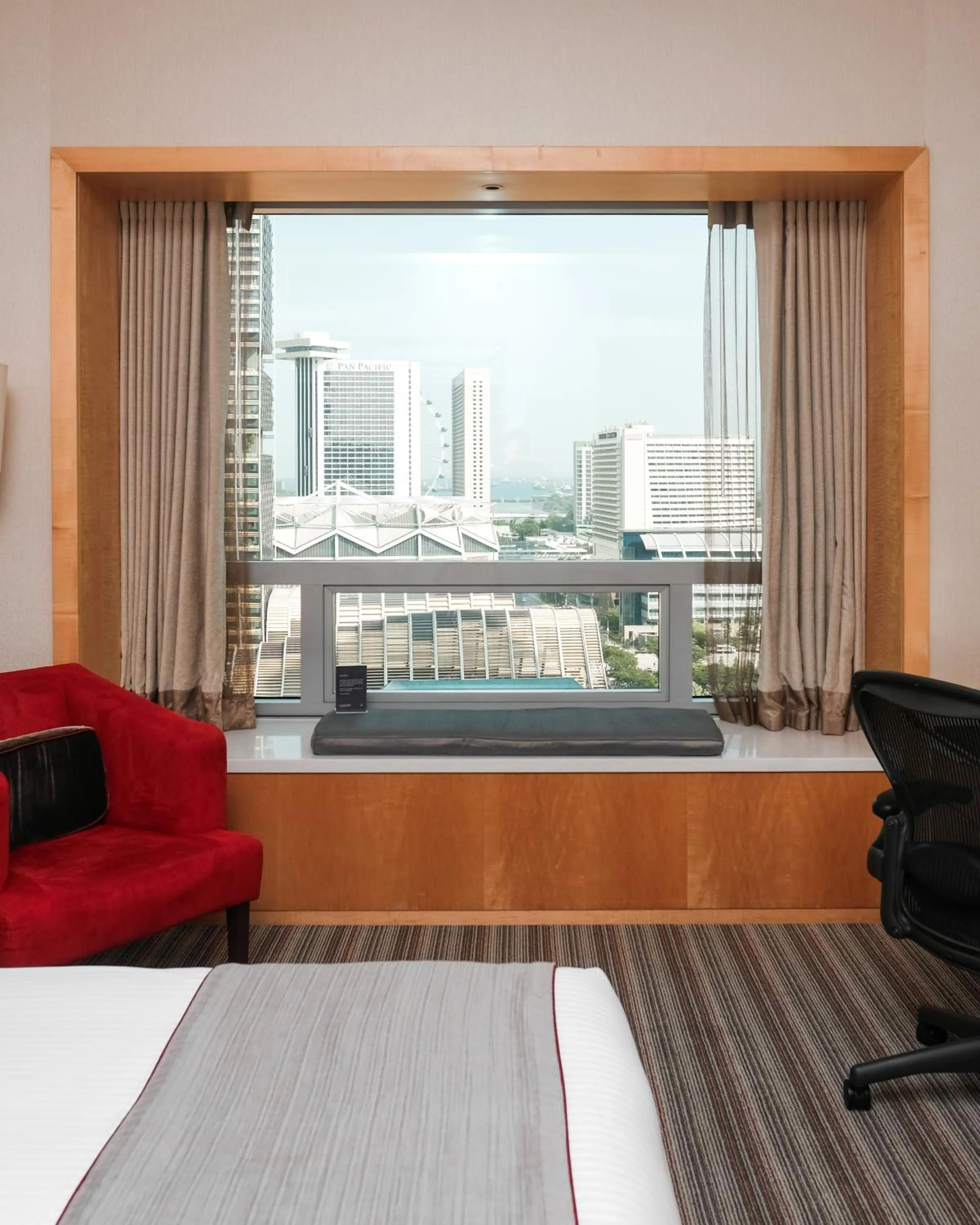 Bedroom, Bed in Carlton Hotel Singapore