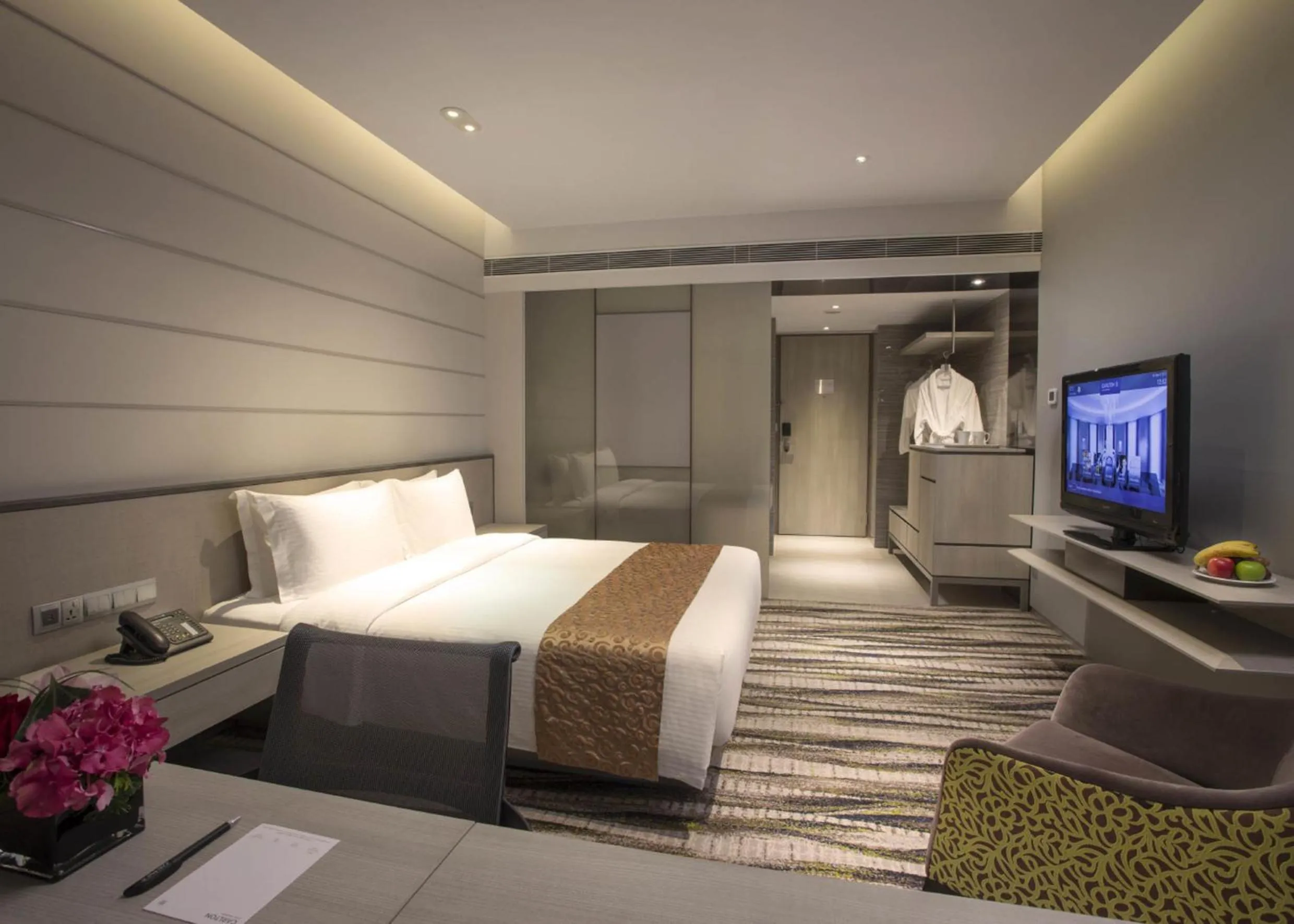 TV and multimedia, Bed in Carlton Hotel Singapore