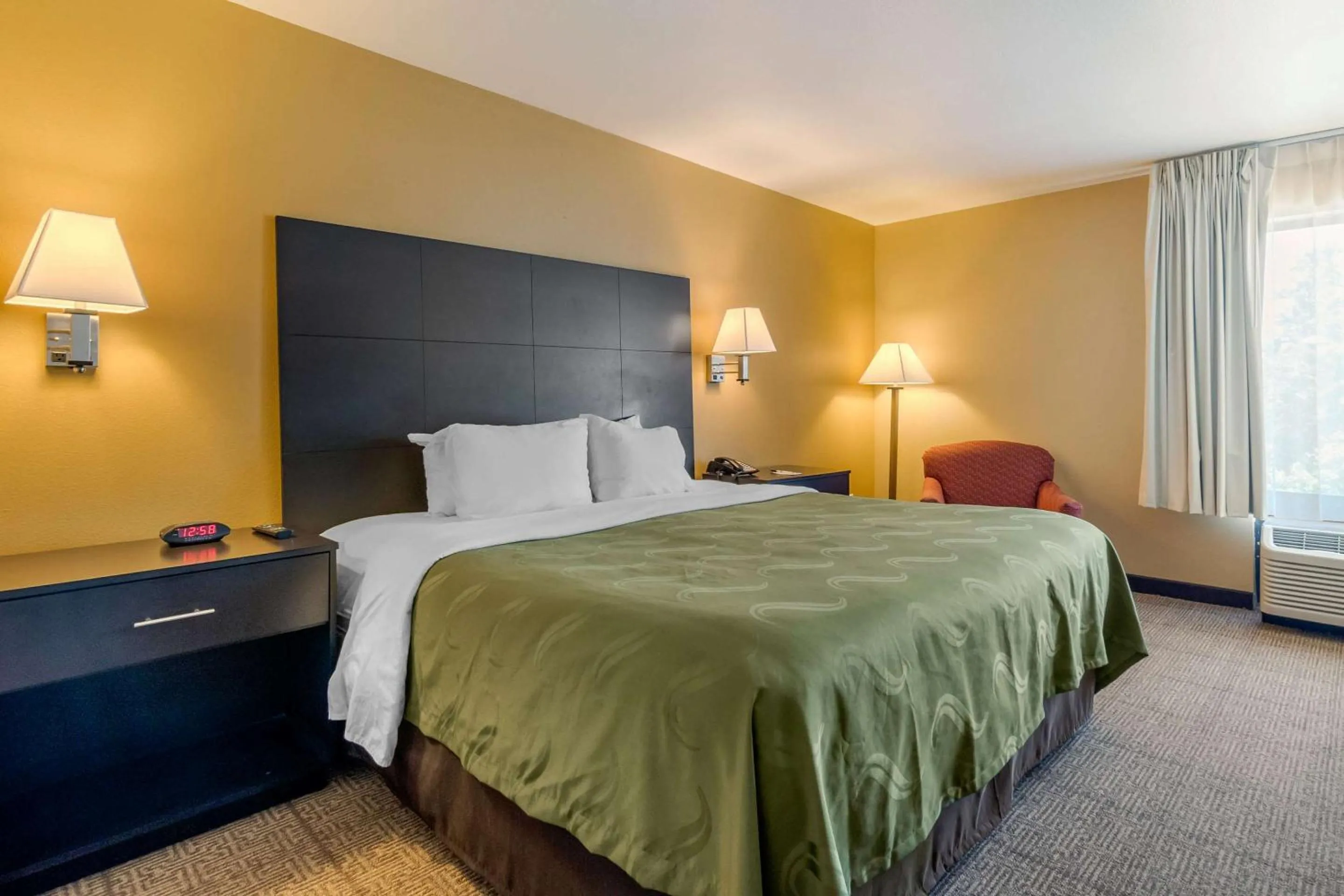 Bedroom, Bed in Quality Inn & Suites Lenexa Kansas City