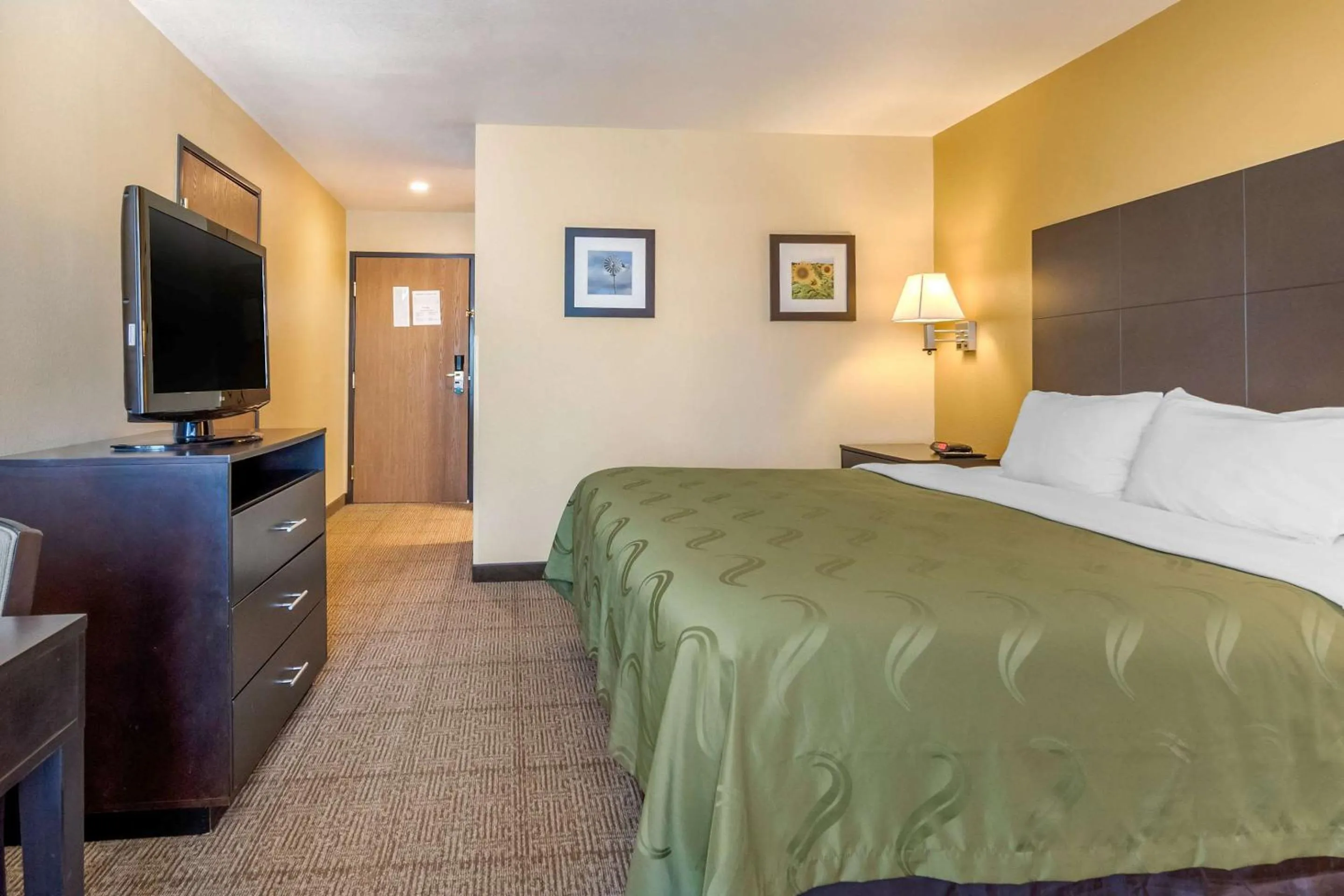 Bedroom, Bed in Quality Inn & Suites Lenexa Kansas City