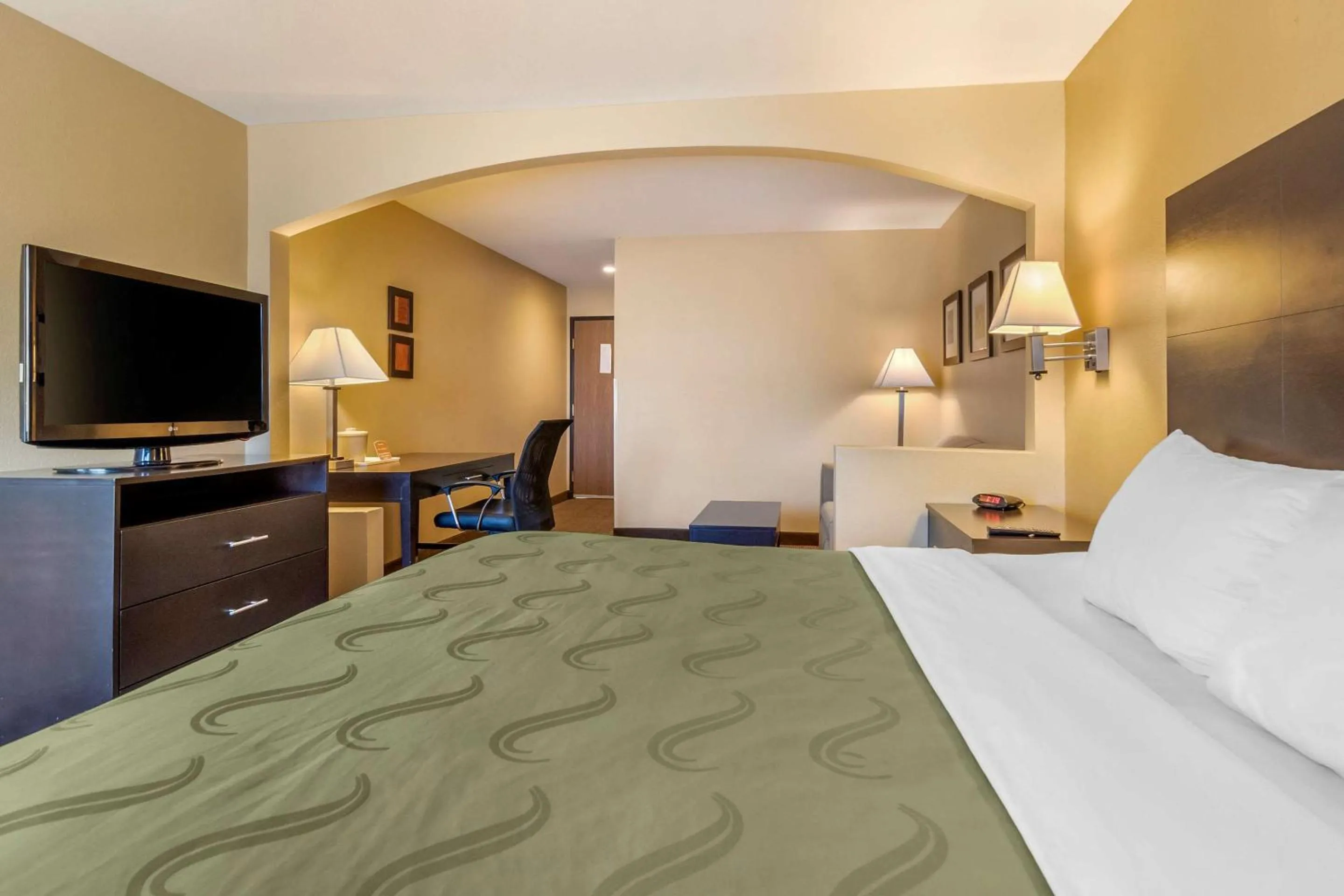 Bedroom, Bed in Quality Inn & Suites Lenexa Kansas City
