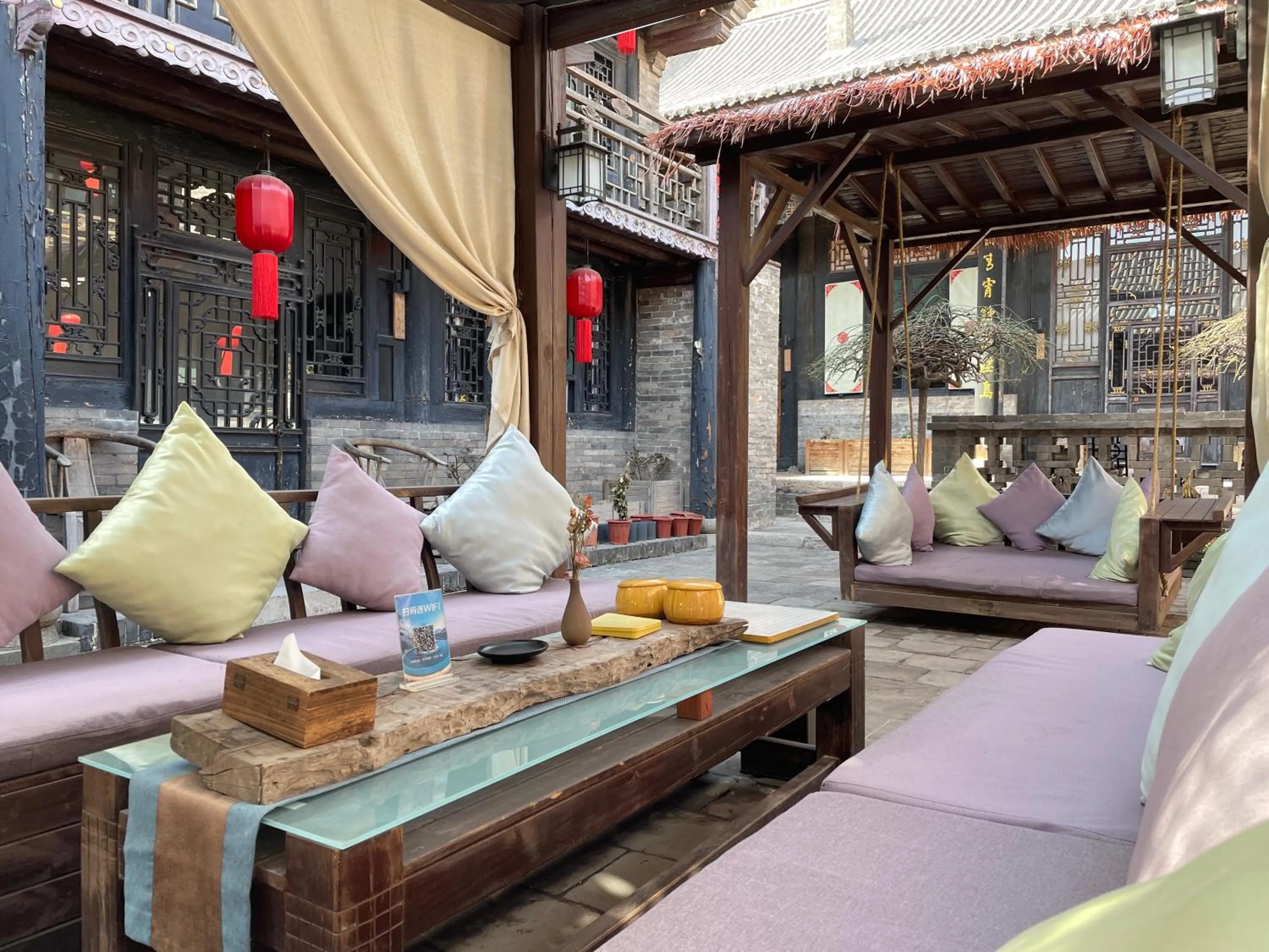 Property building in Elsewhere Hotel The former residence of the draft bank