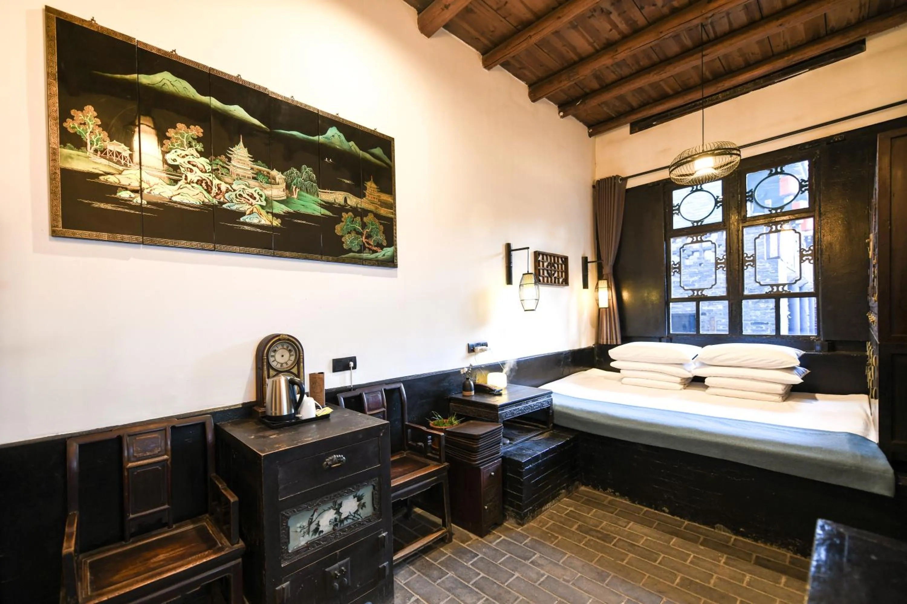 Bed in Elsewhere Hotel The former residence of the draft bank