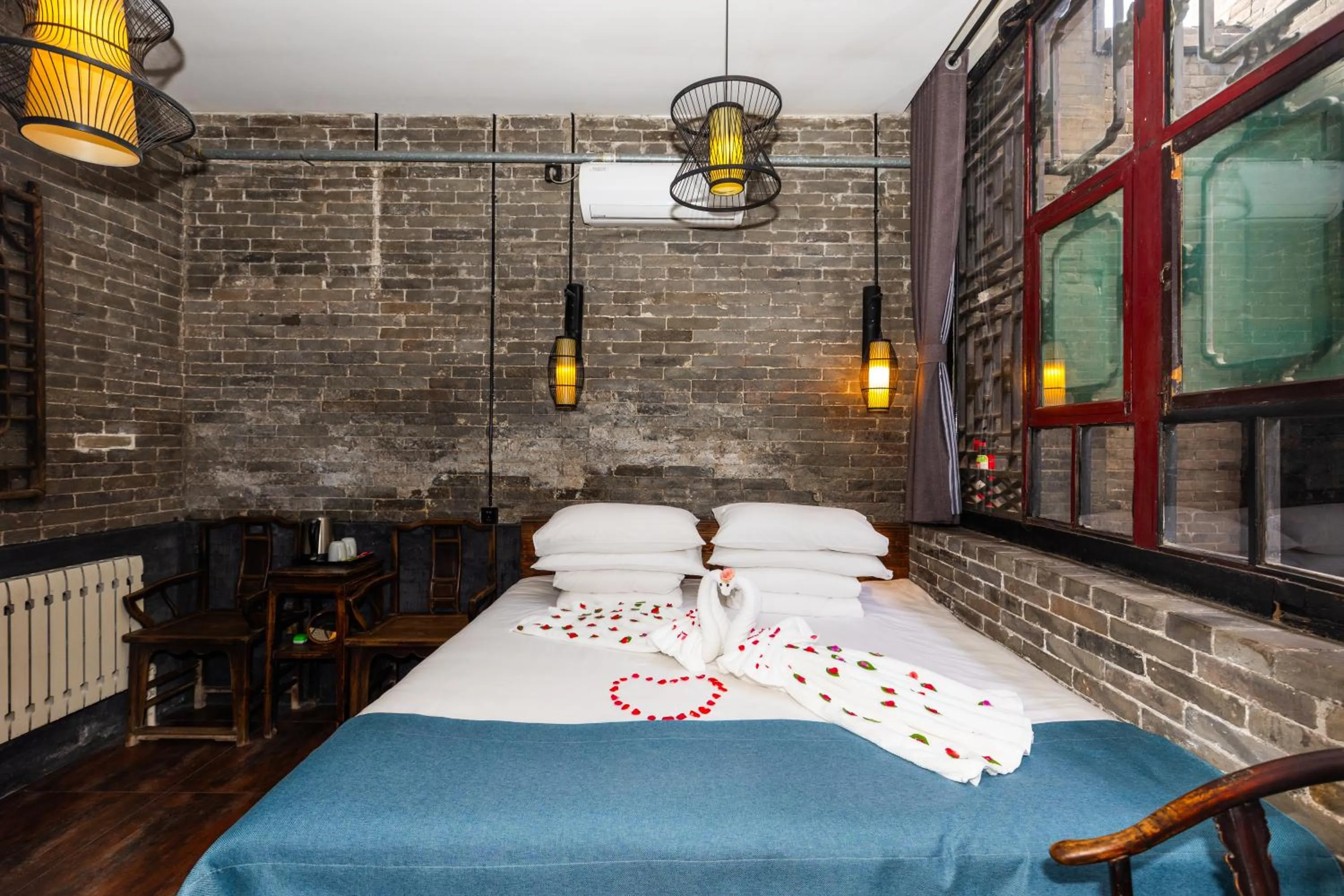 Bed in Elsewhere Hotel The former residence of the draft bank