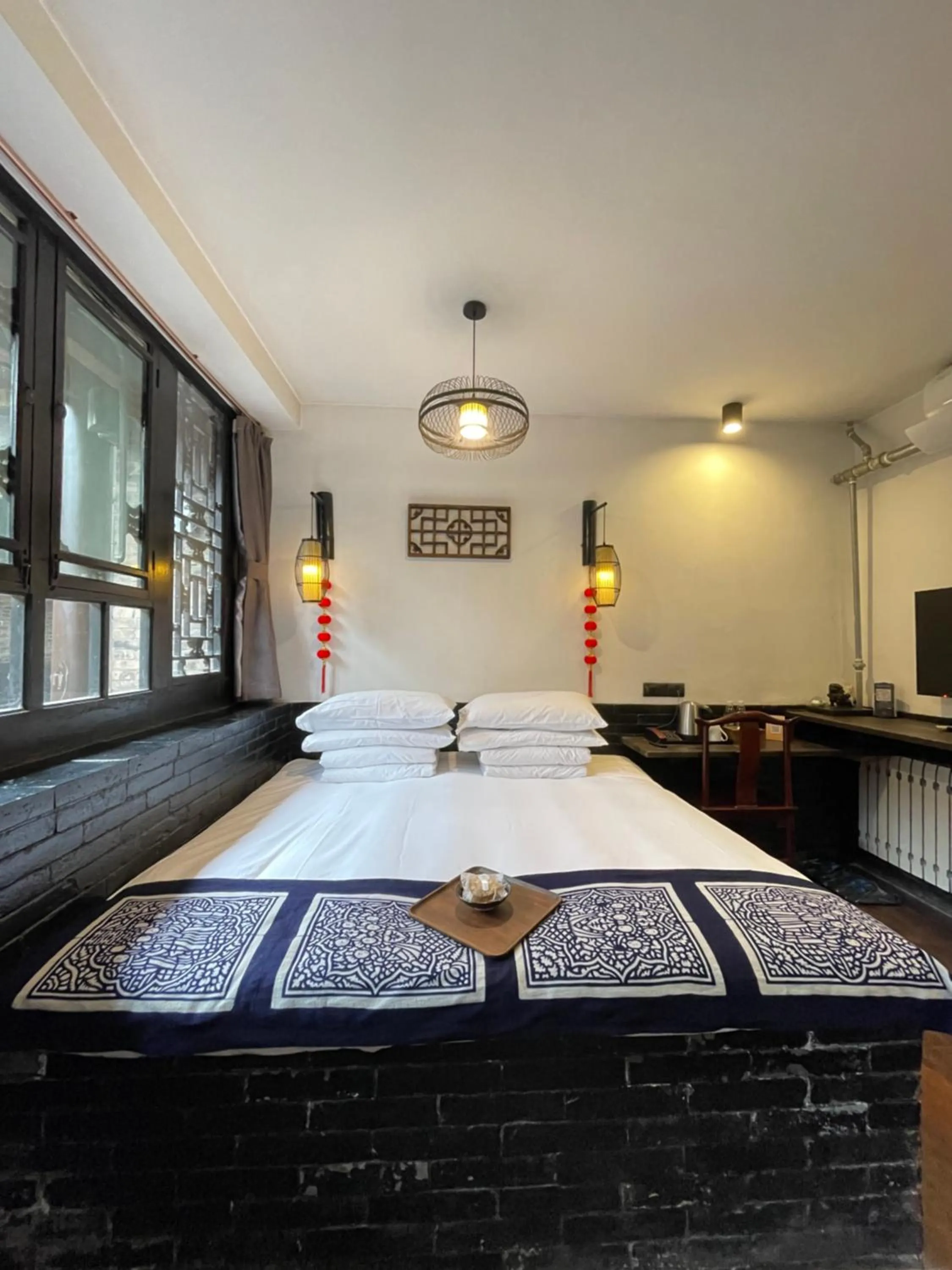 Photo of the whole room, Bed in Elsewhere Hotel The former residence of the draft bank