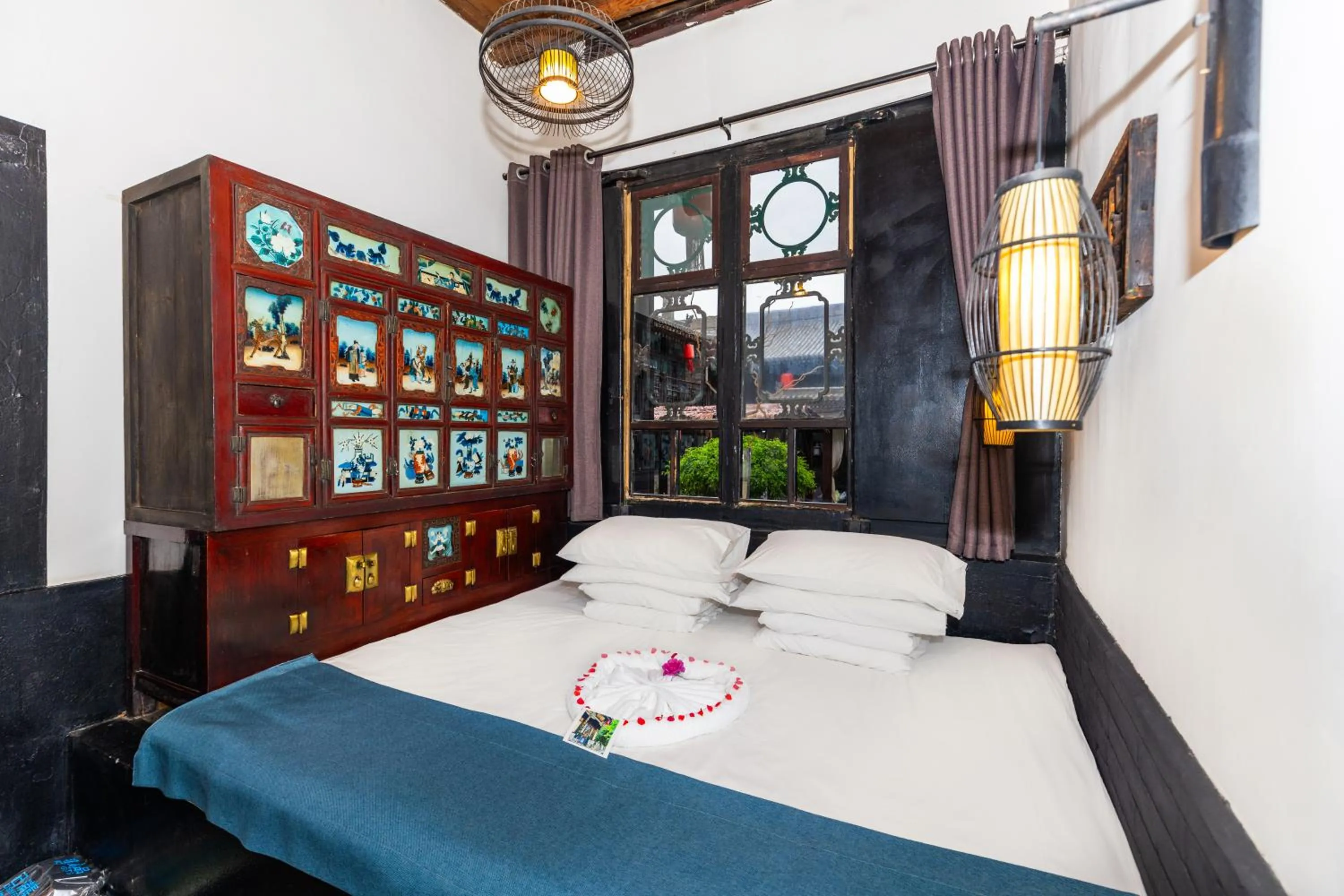 Bed in Elsewhere Hotel The former residence of the draft bank