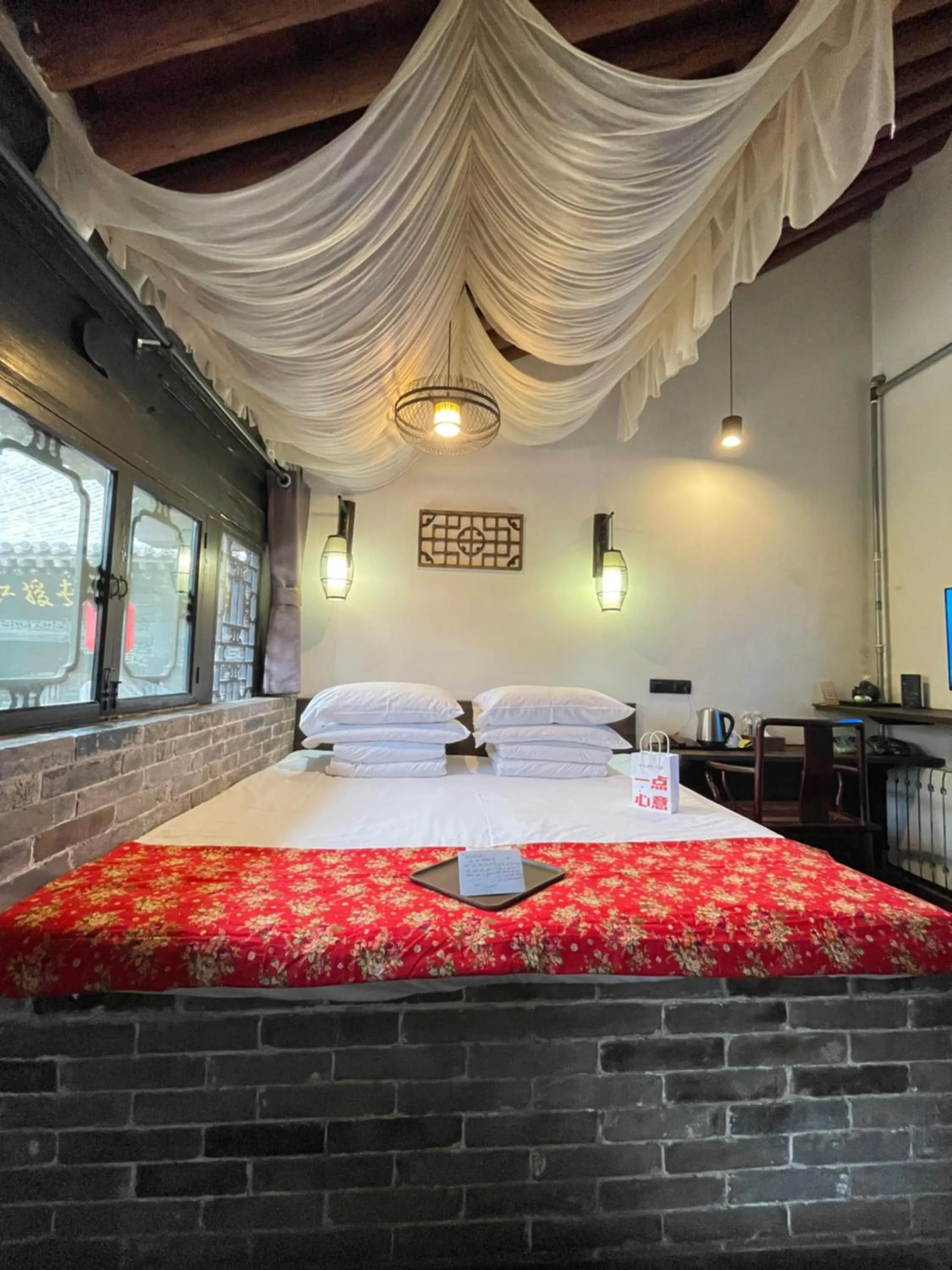 Bed in Elsewhere Hotel The former residence of the draft bank