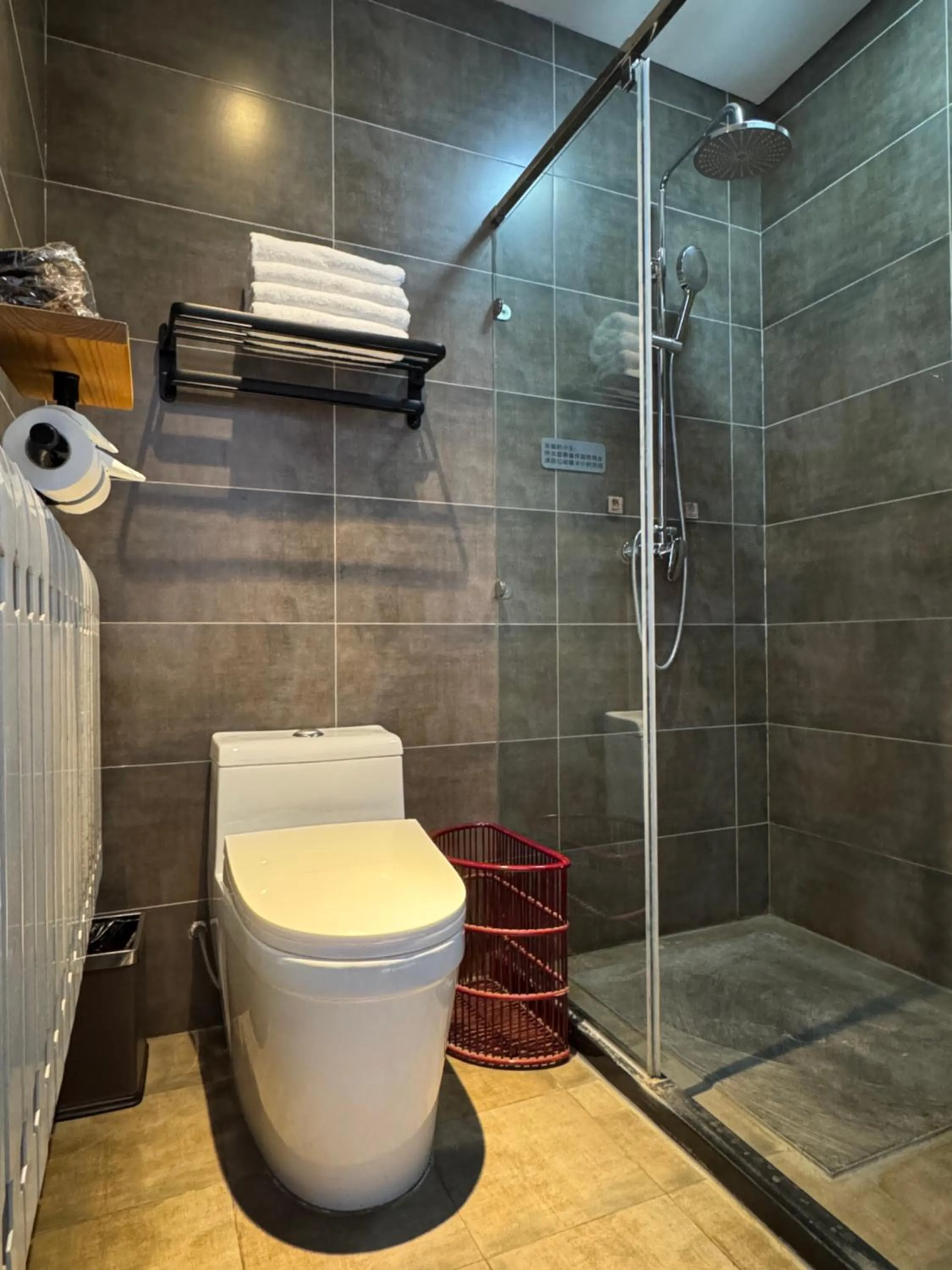 Shower in Elsewhere Hotel The former residence of the draft bank