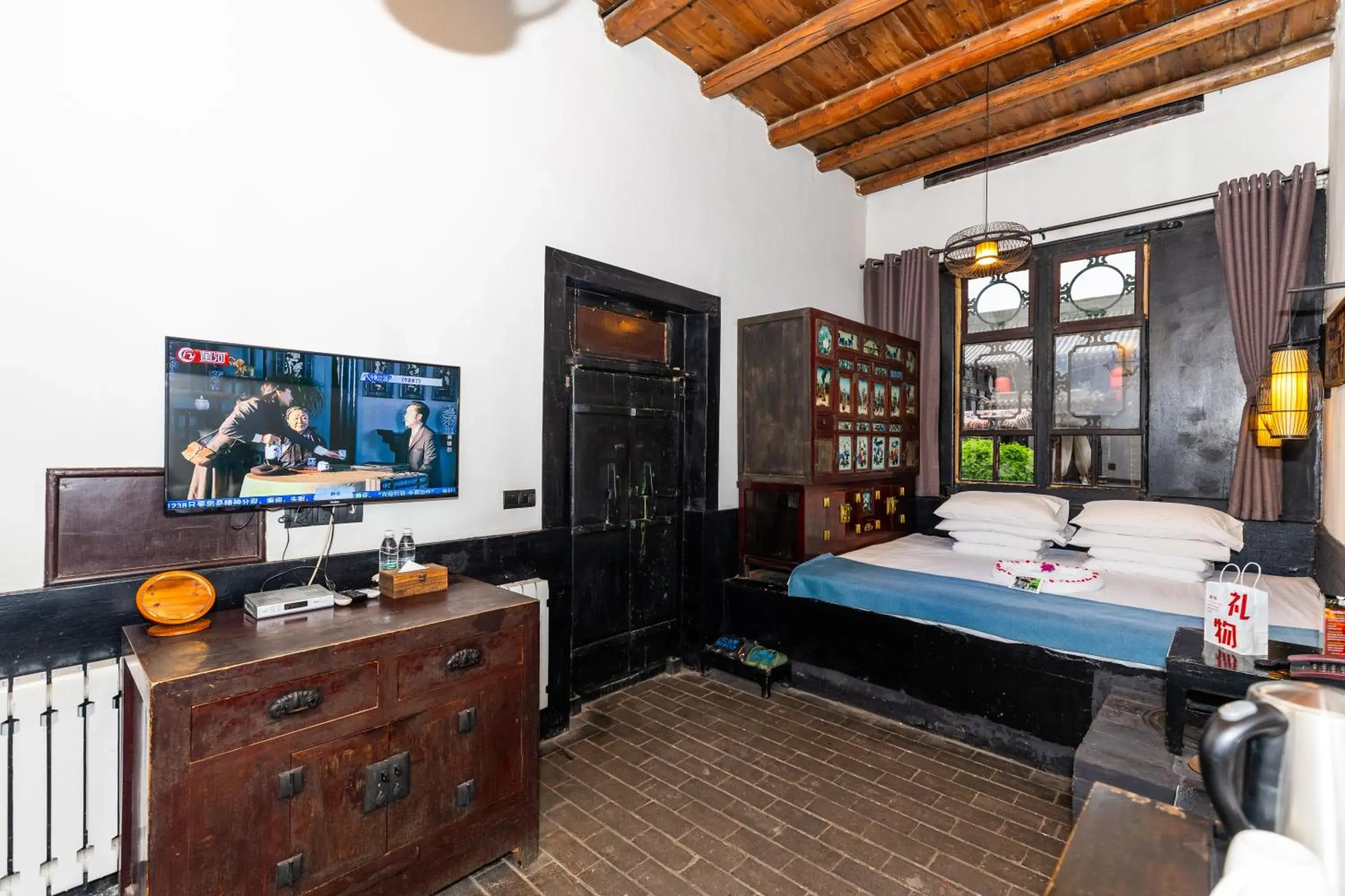 Family Room with Private Bathroom in Elsewhere Hotel The former residence of the draft bank Family Room with Private Bathroom in Elsewhere Hotel The former residence of the draft bank