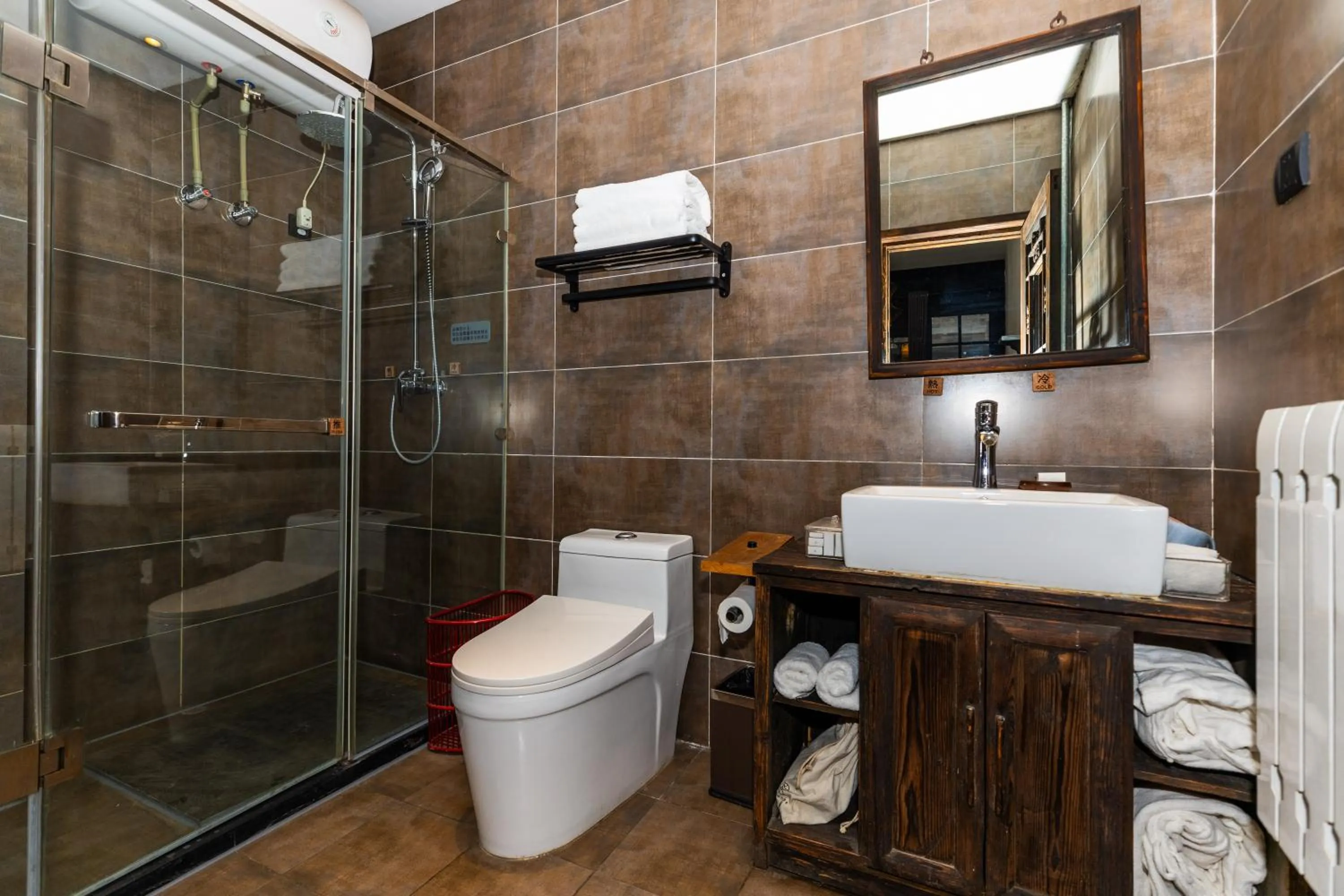 Toilet in Elsewhere Hotel The former residence of the draft bank