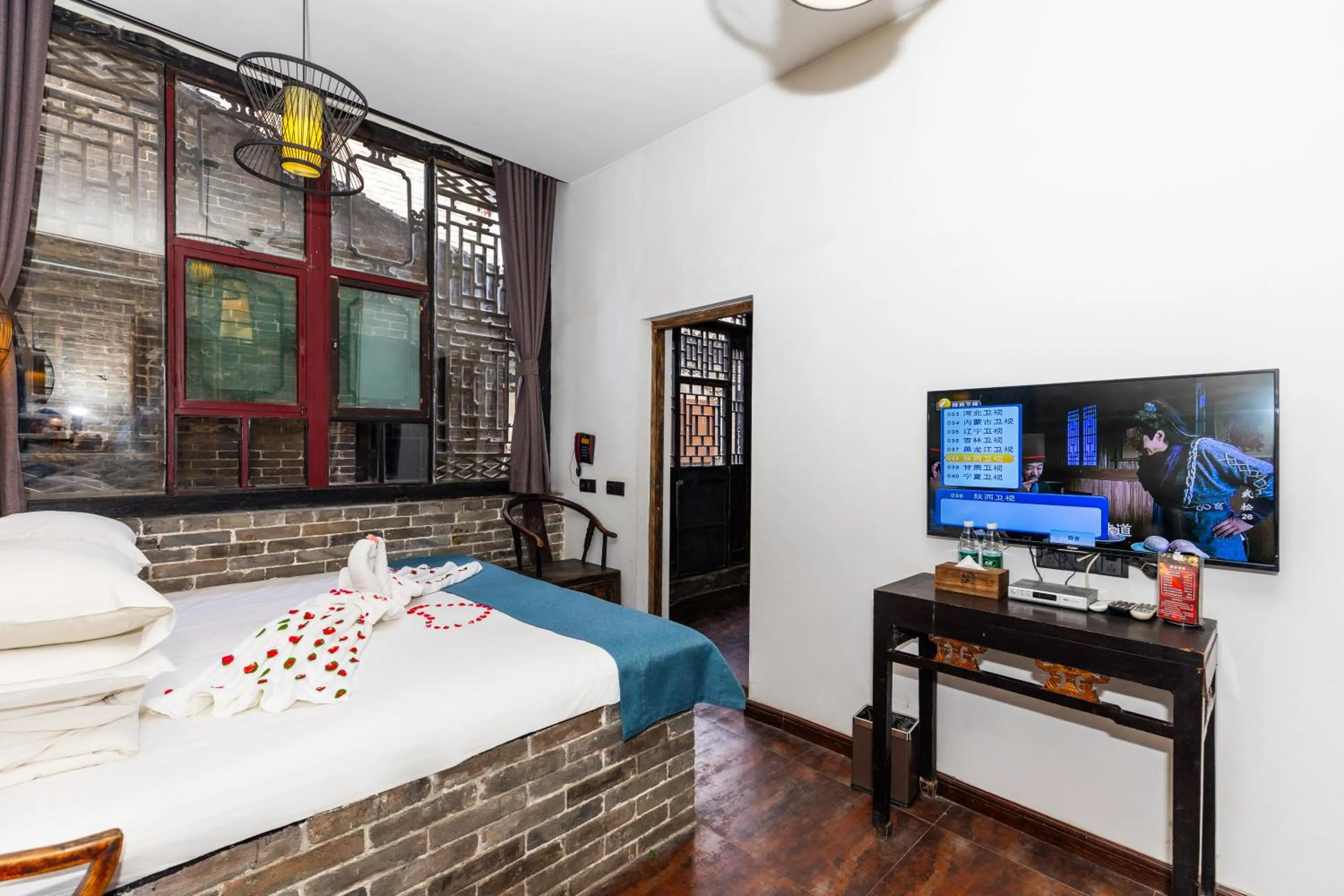 TV and multimedia, Bed in Elsewhere Hotel The former residence of the draft bank