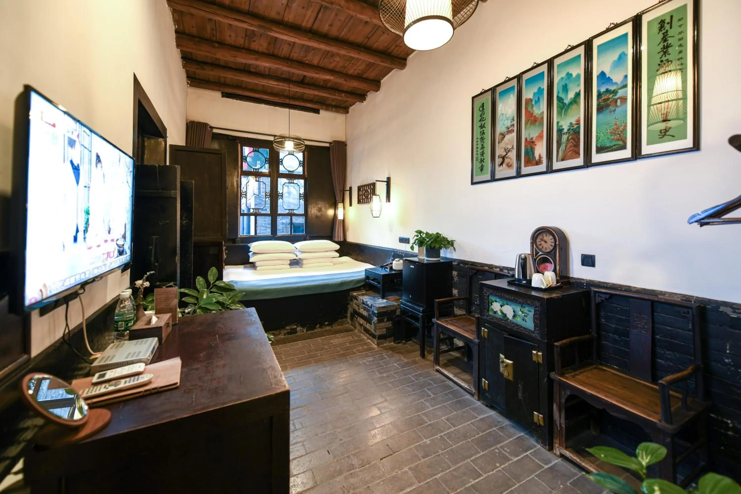 Bed in Elsewhere Hotel The former residence of the draft bank