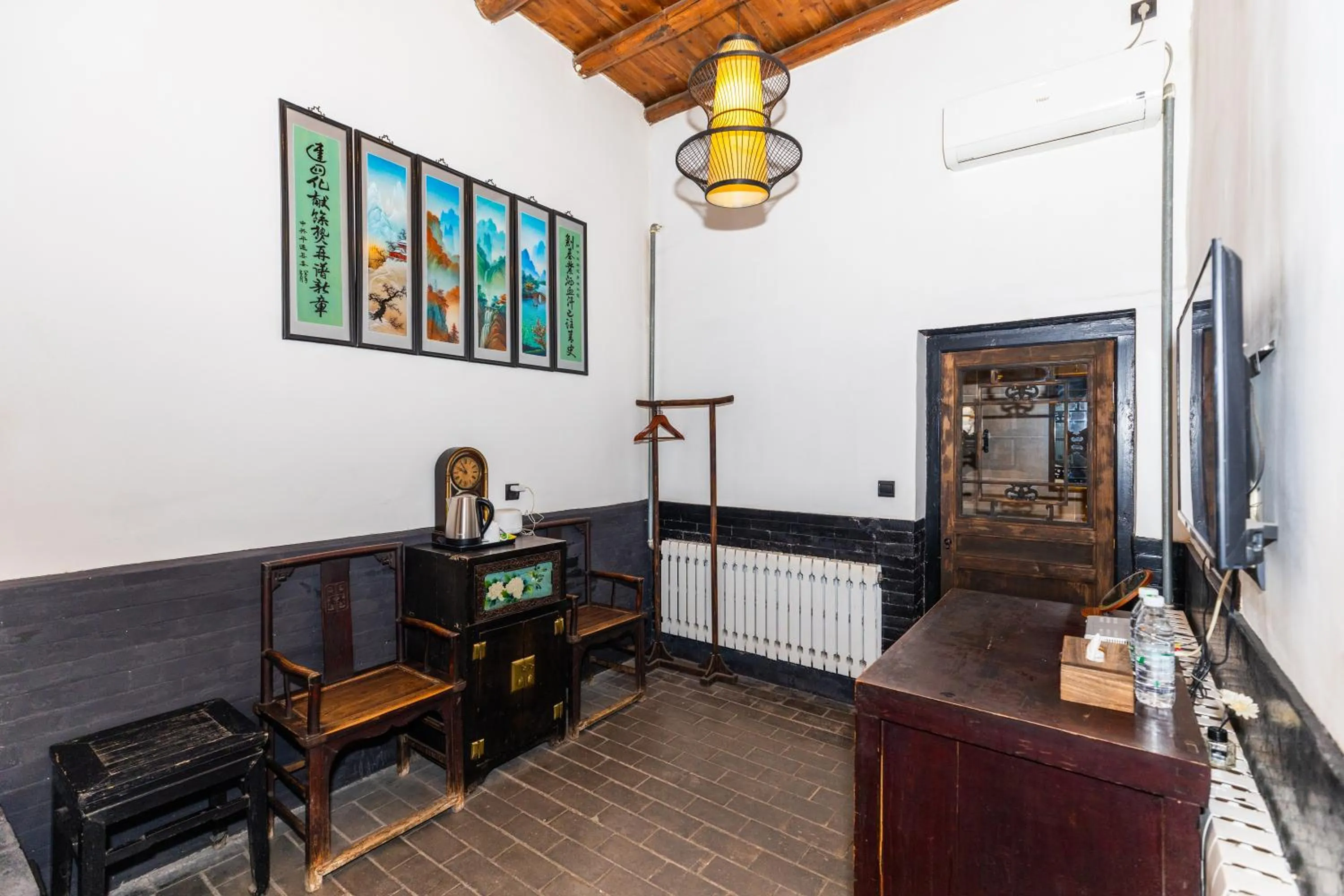 Living room in Elsewhere Hotel The former residence of the draft bank