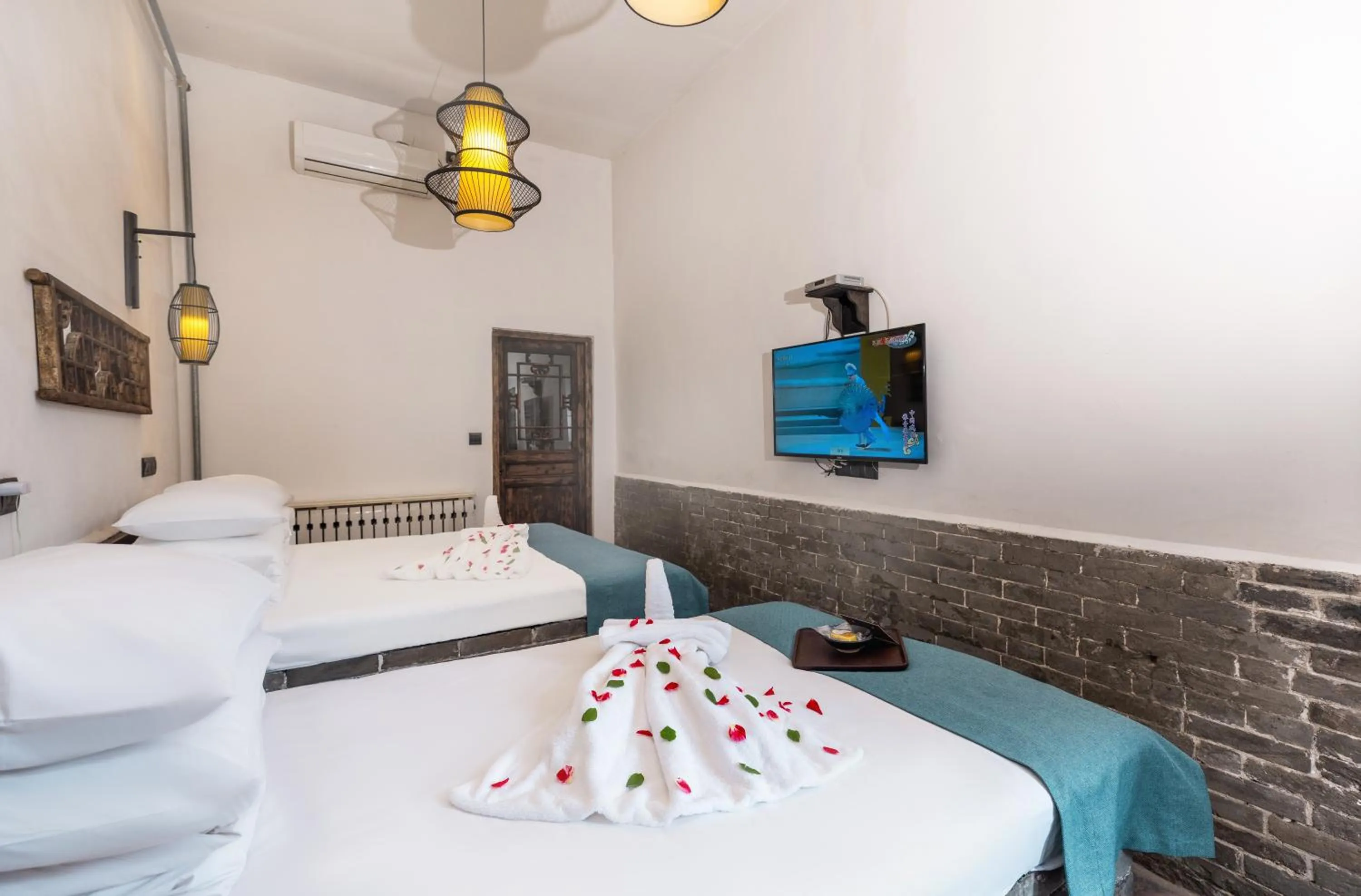 Bed in Elsewhere Hotel The former residence of the draft bank