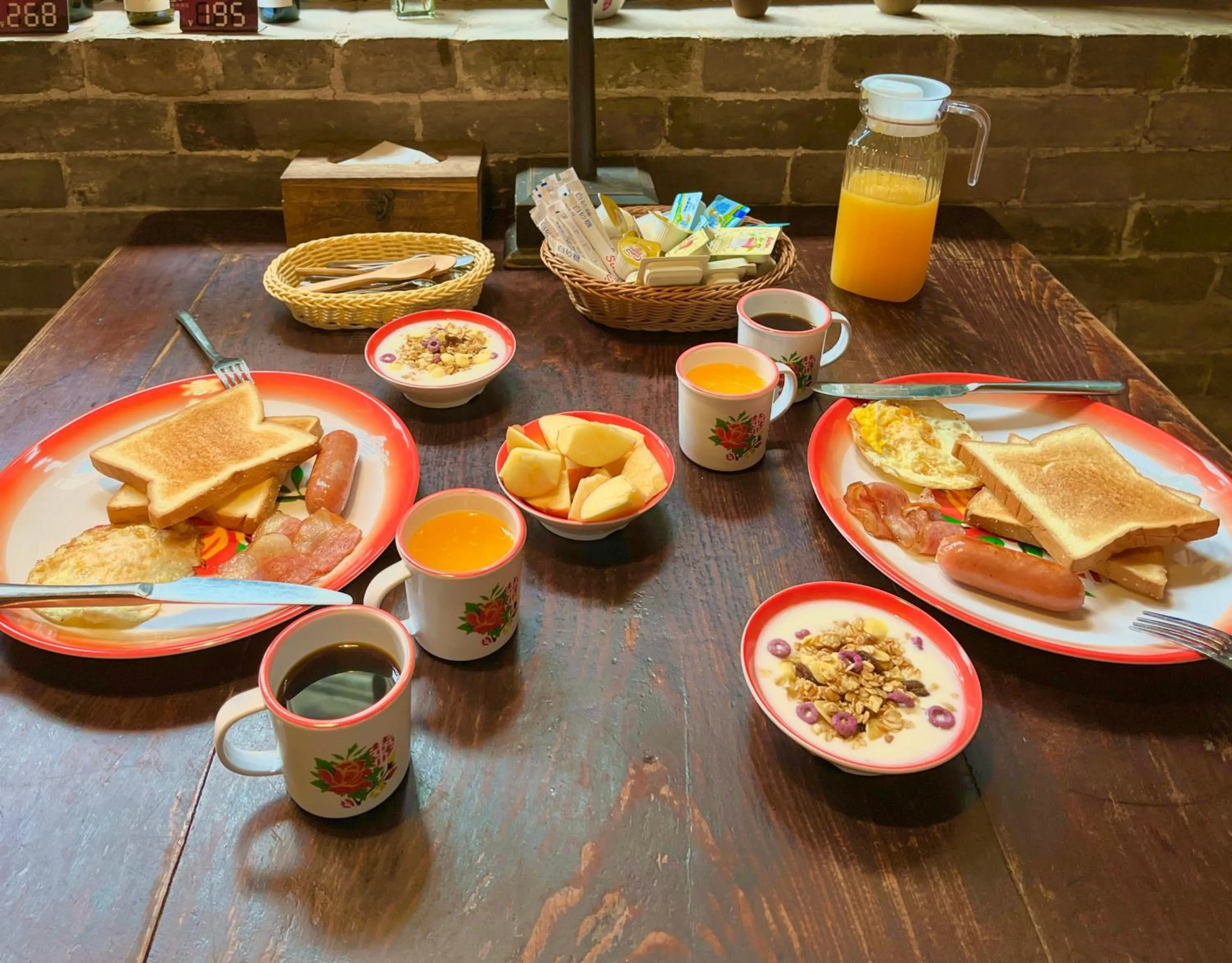 Breakfast in Elsewhere Hotel The former residence of the draft bank