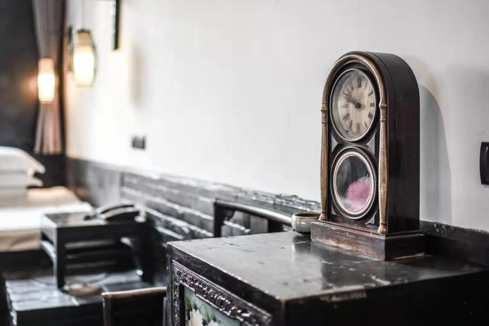 Bedroom in Elsewhere Hotel The former residence of the draft bank