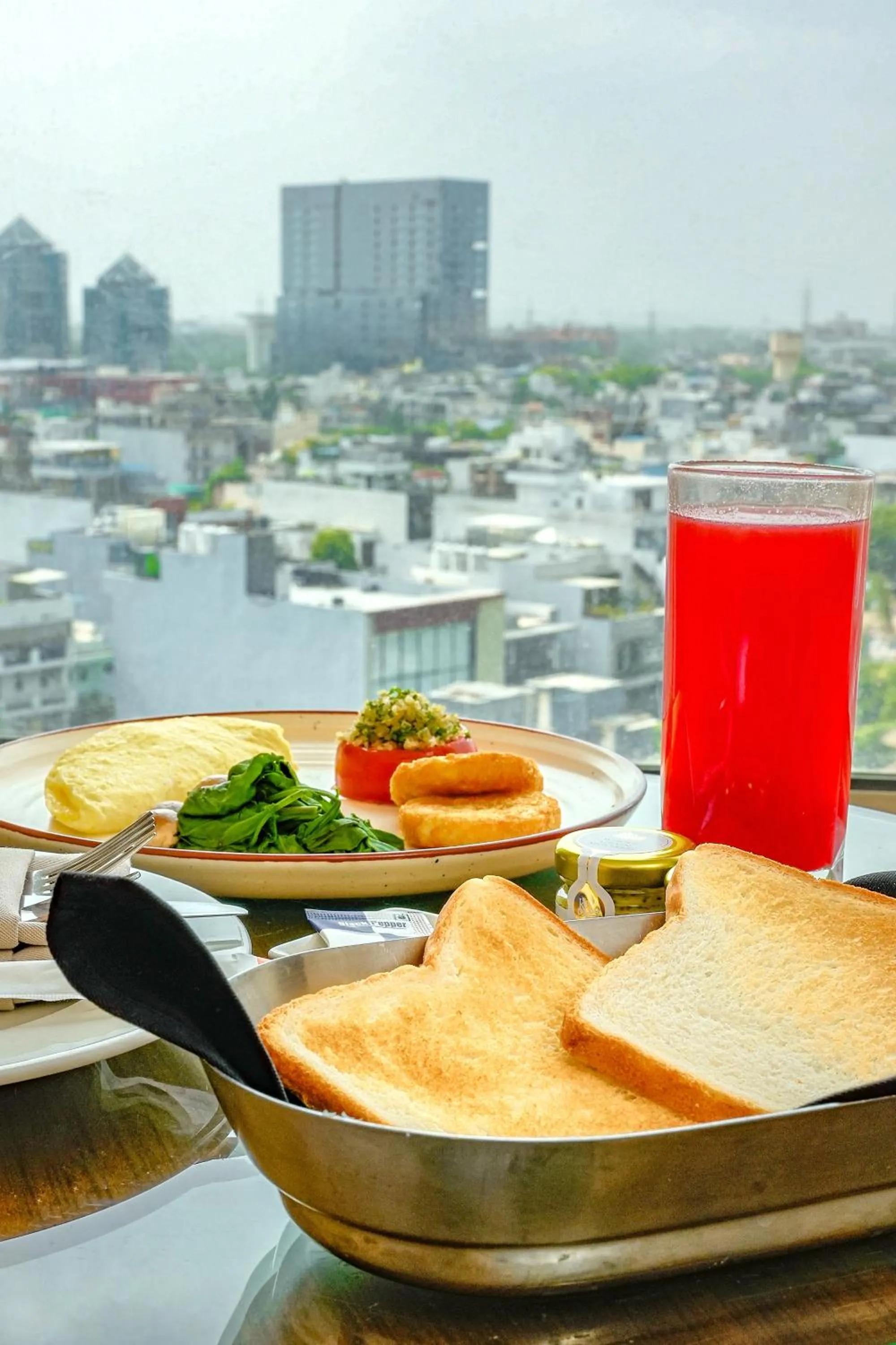 Food and drinks in Courtyard by Marriott Gurugram Downtown