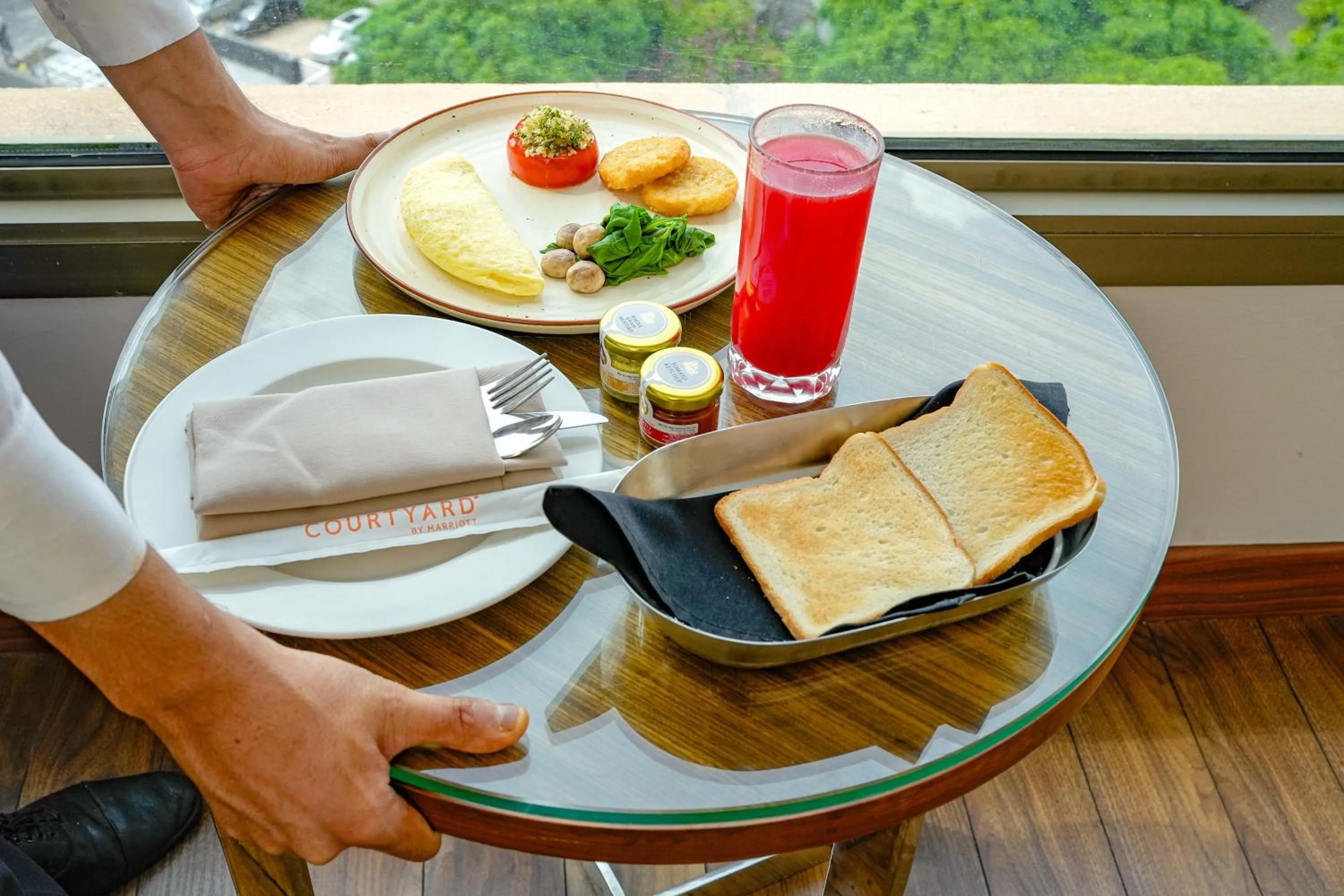 Food and drinks in Courtyard by Marriott Gurugram Downtown