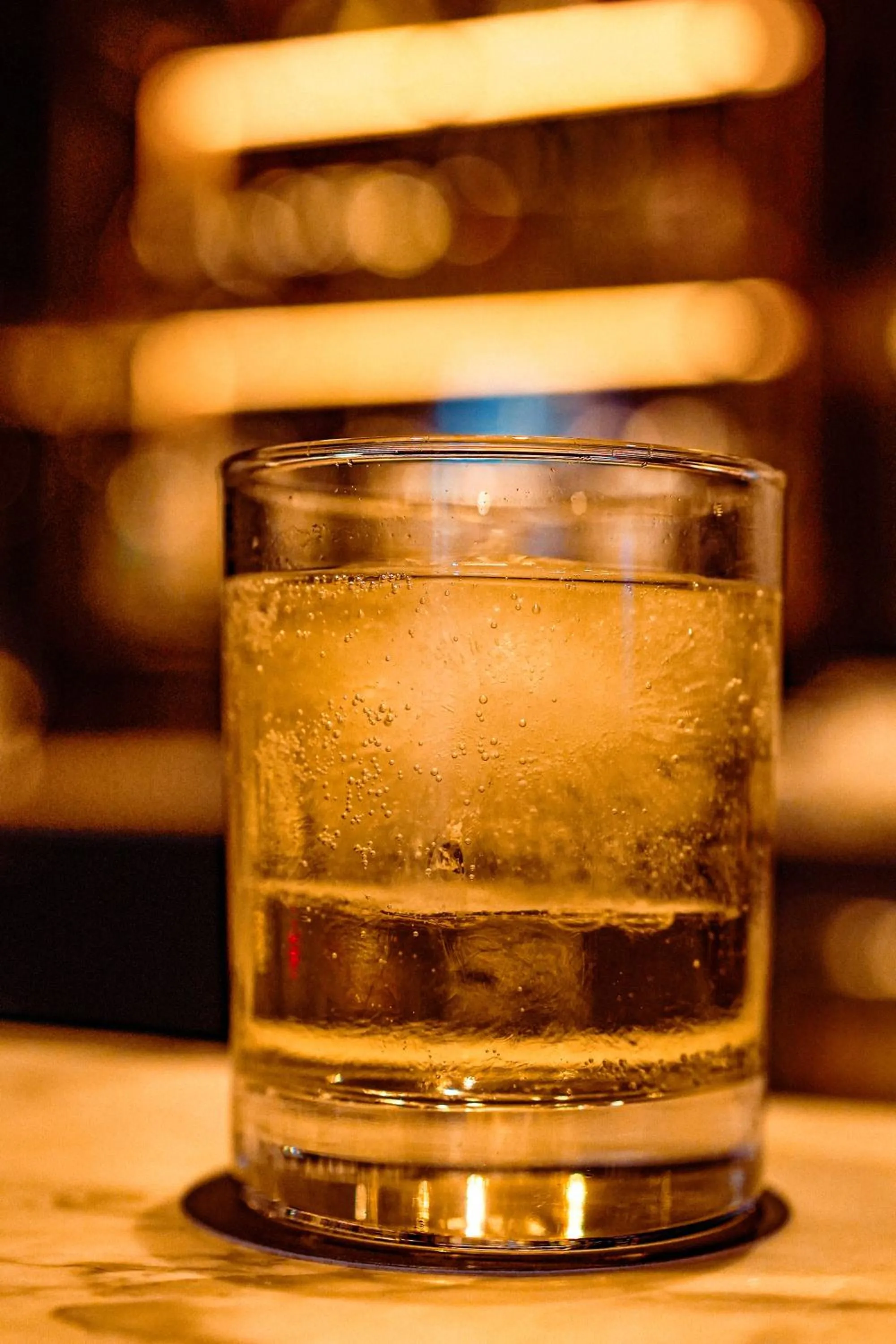 Lounge or bar in Courtyard by Marriott Gurugram Downtown