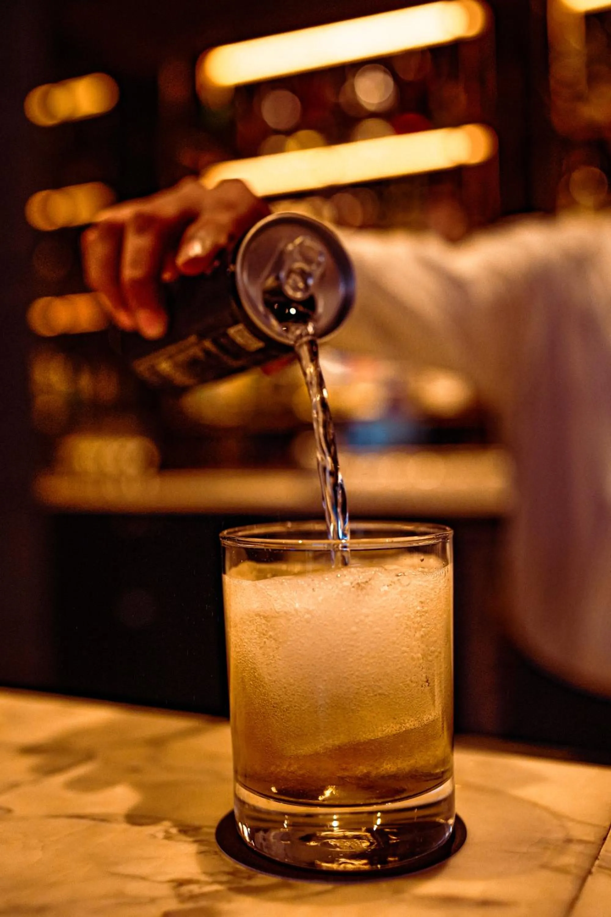 Lounge or bar in Courtyard by Marriott Gurugram Downtown