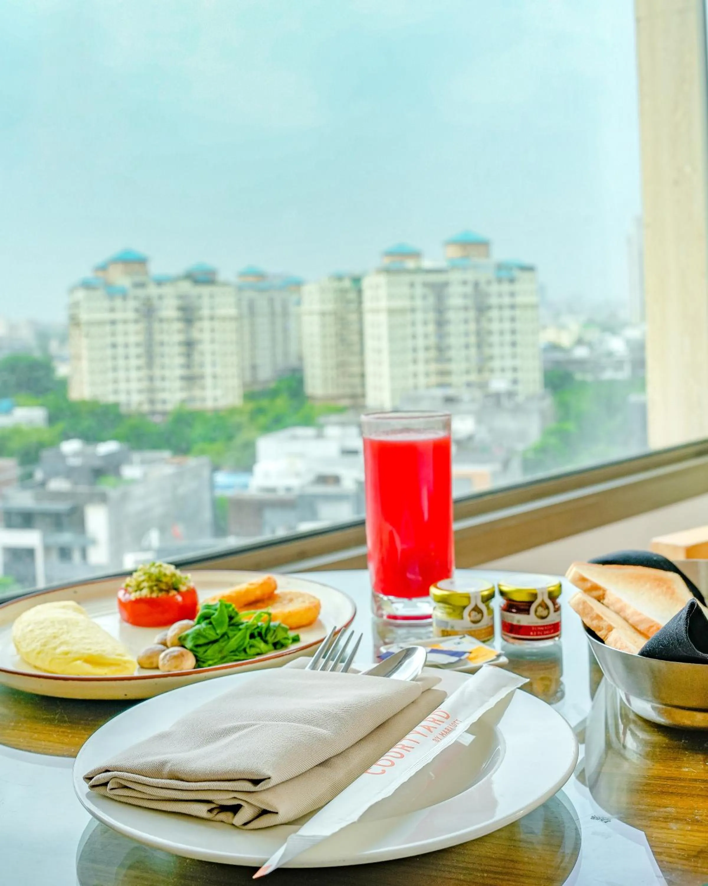 Food and drinks in Courtyard by Marriott Gurugram Downtown