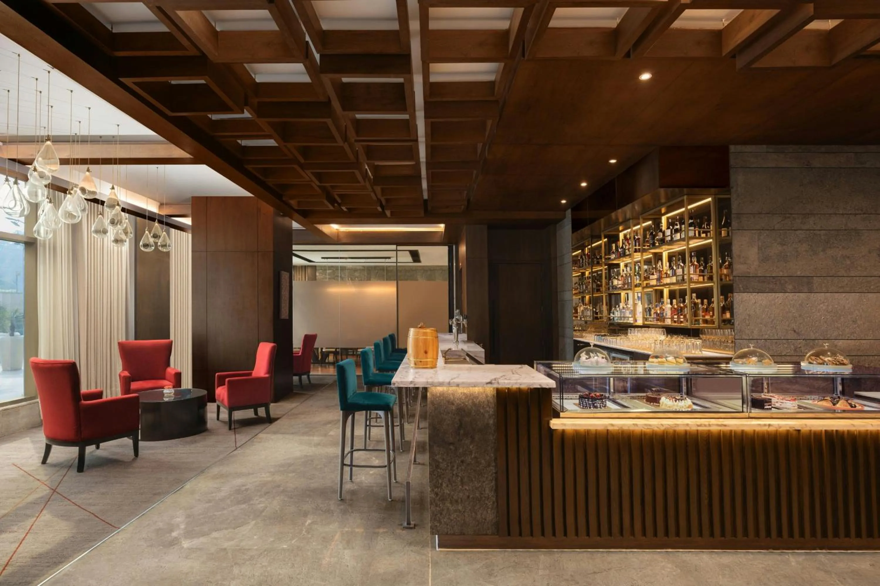 Lounge or bar in Courtyard by Marriott Gurugram Downtown
