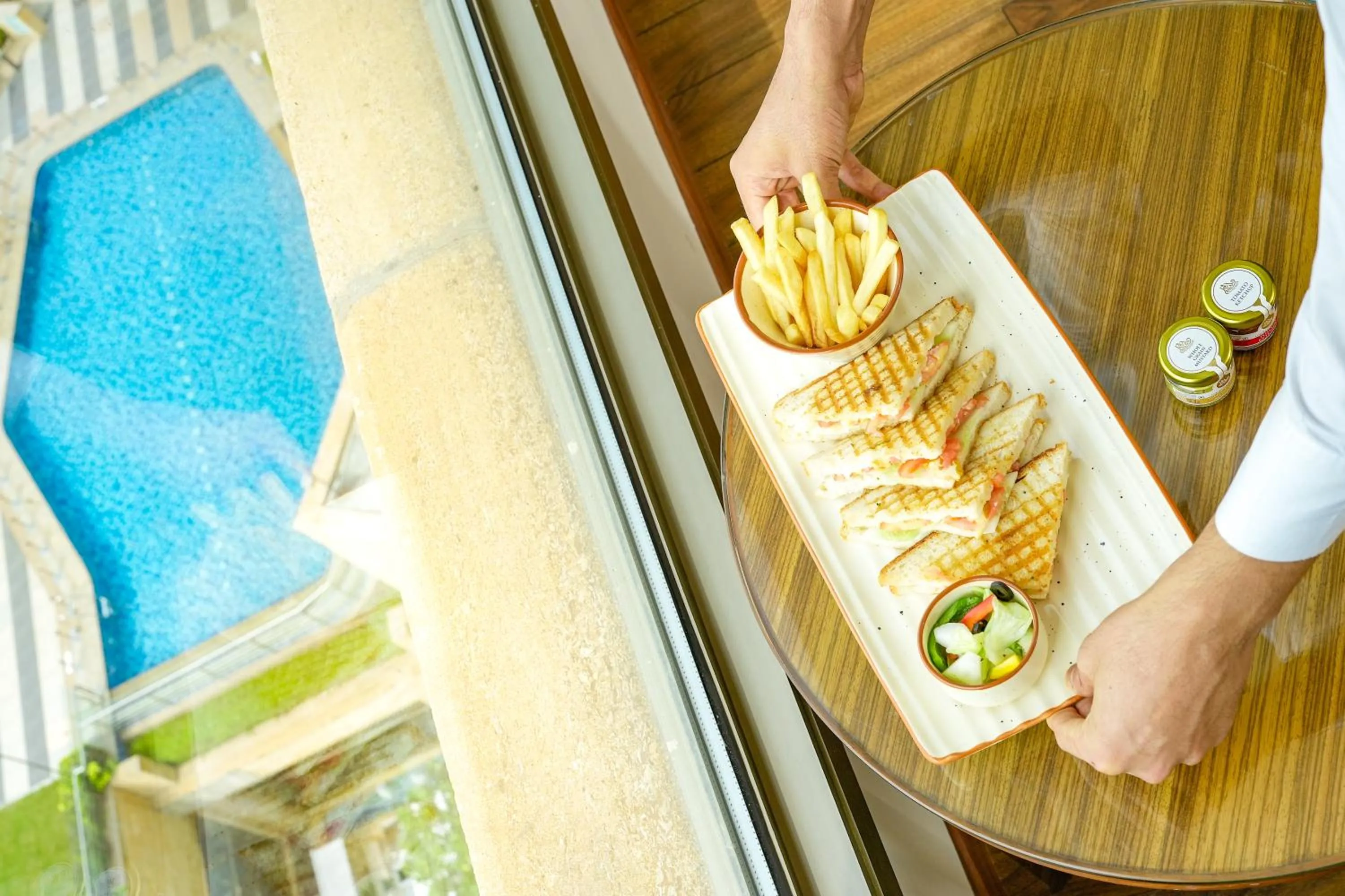 Food and drinks in Courtyard by Marriott Gurugram Downtown