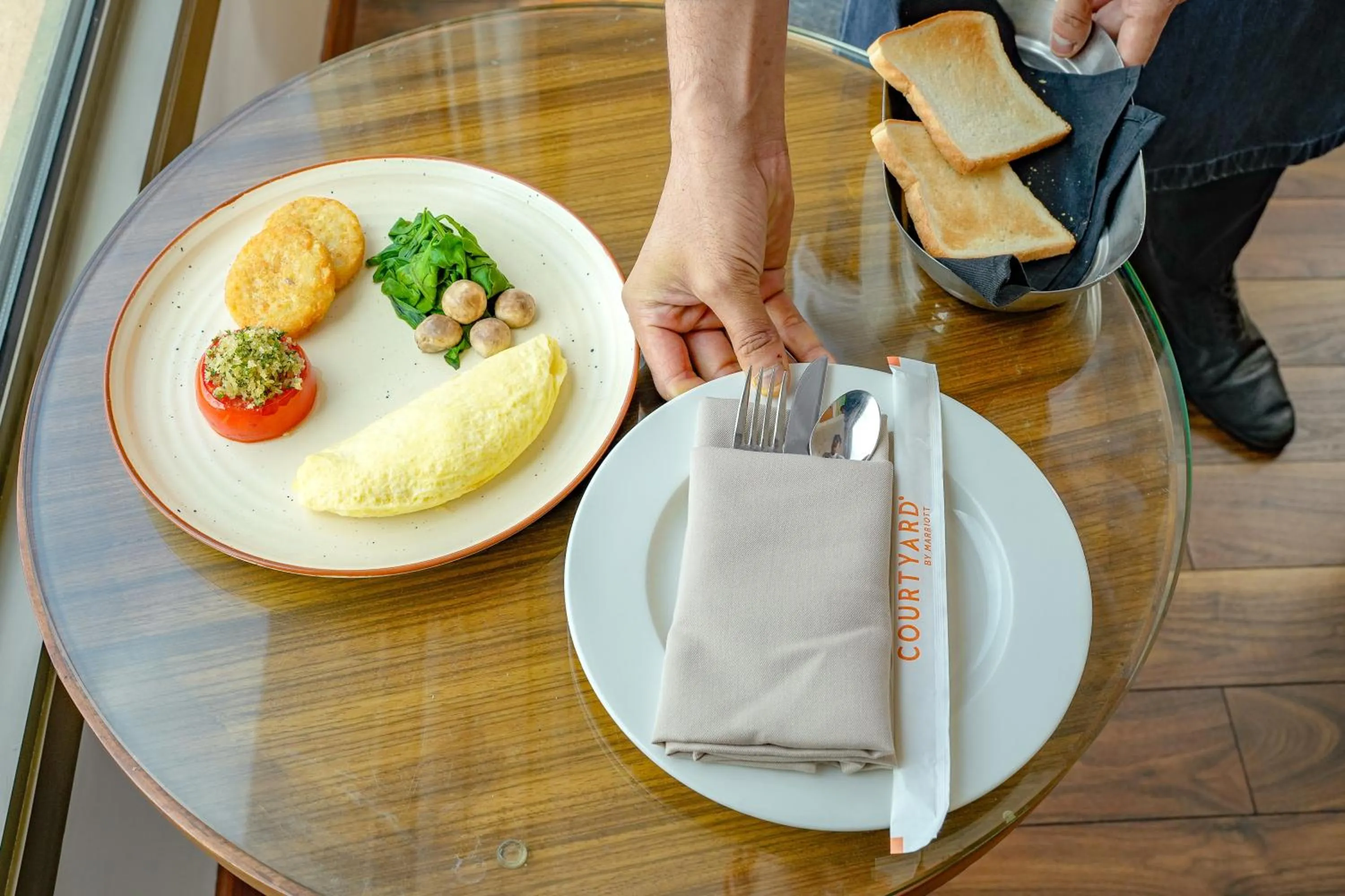 Food in Courtyard by Marriott Gurugram Downtown