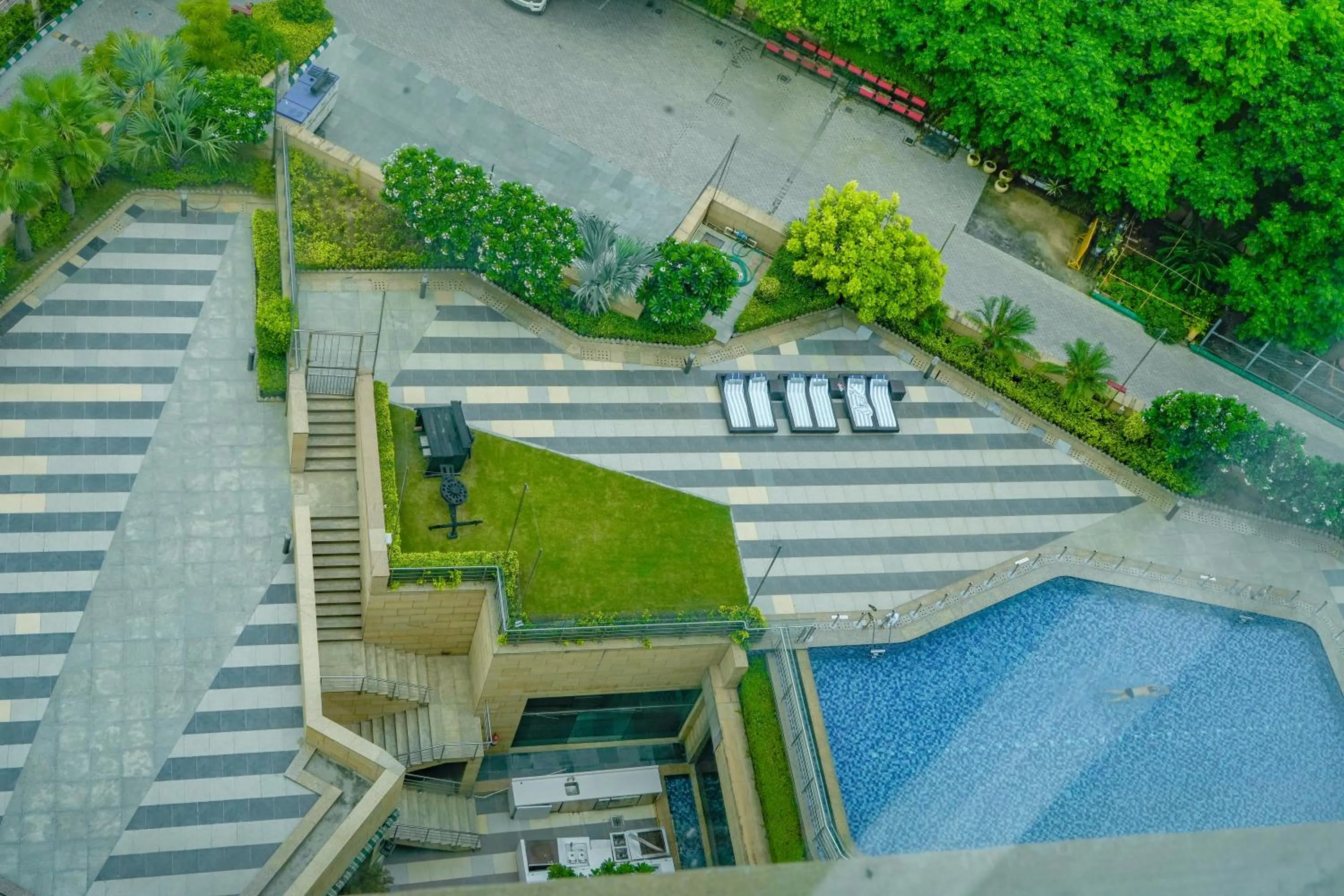 Pool view in Courtyard by Marriott Gurugram Downtown