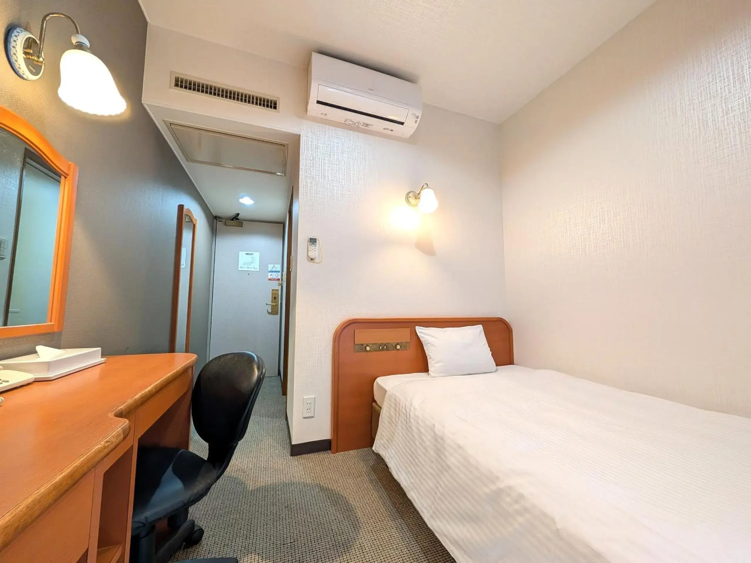 Photo of the whole room, Bed in Suizenji Comfort Hotel Photo of the whole room, Bed in Suizenji Comfort Hotel