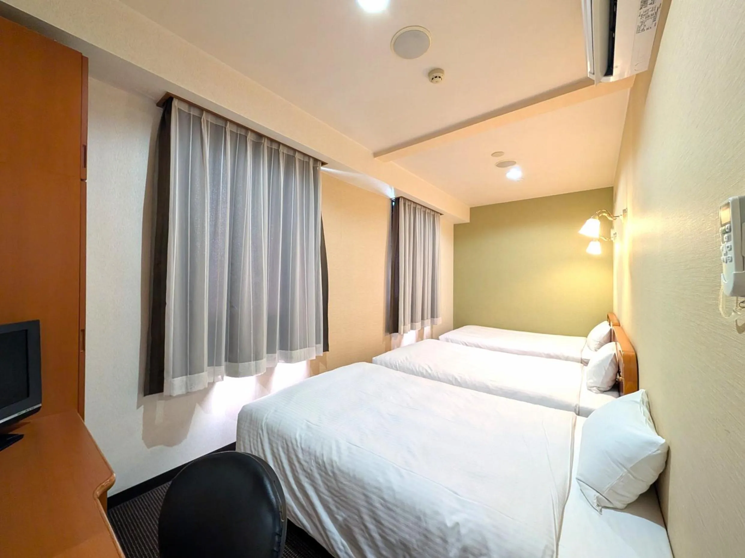 Photo of the whole room, Bed in Suizenji Comfort Hotel