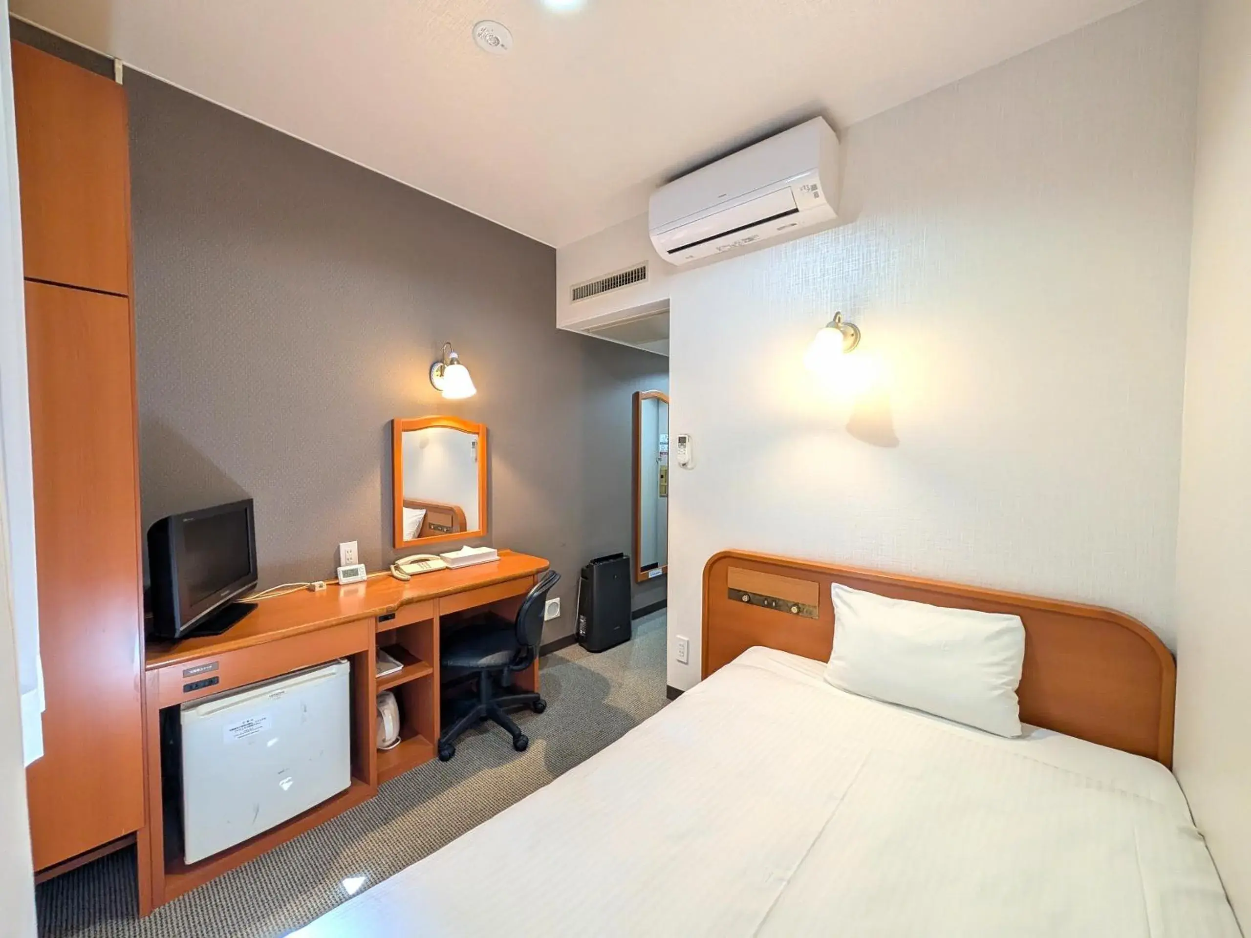 Photo of the whole room, Bed in Suizenji Comfort Hotel Photo of the whole room, Bed in Suizenji Comfort Hotel