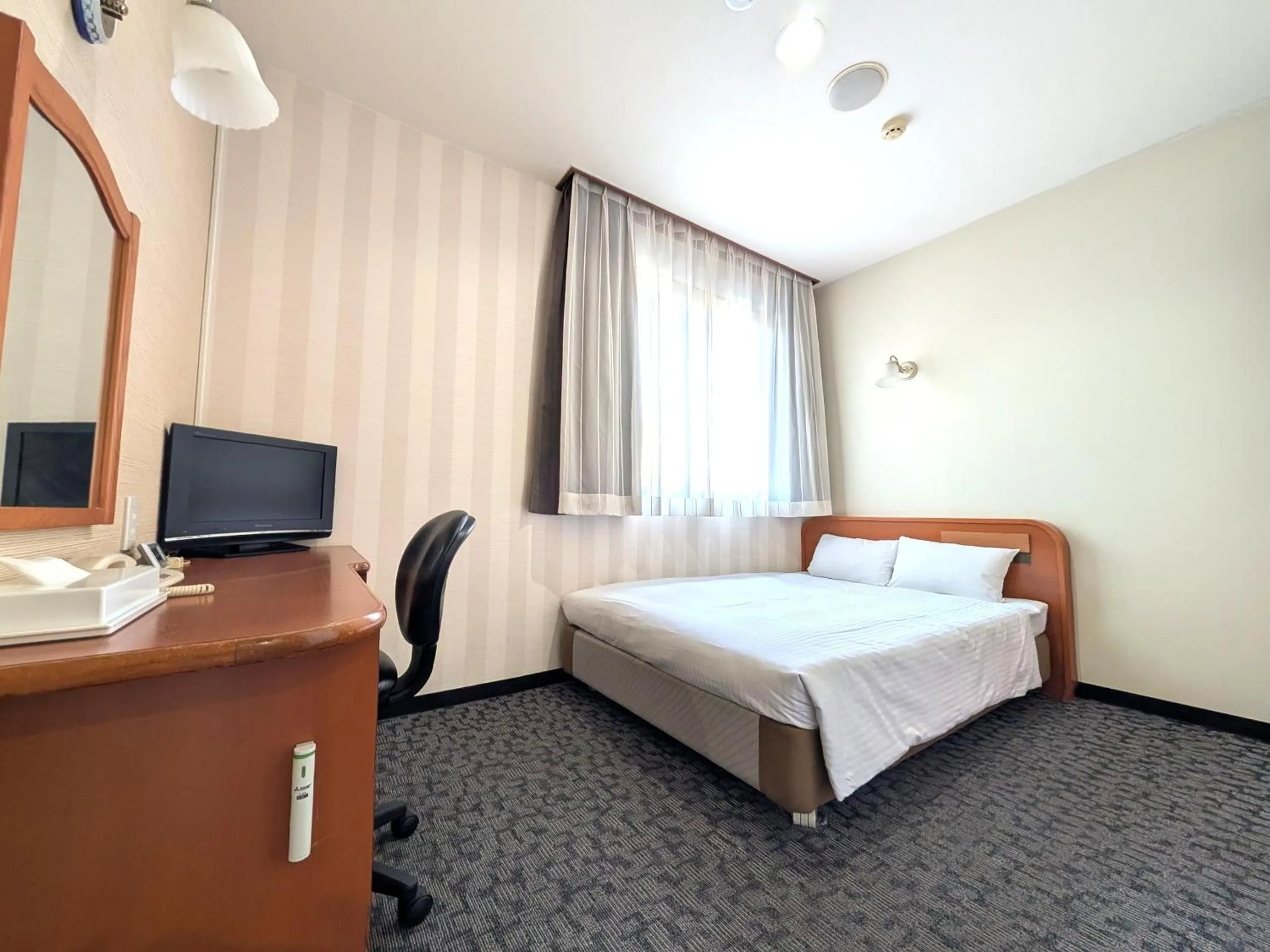 Photo of the whole room, Bed in Suizenji Comfort Hotel