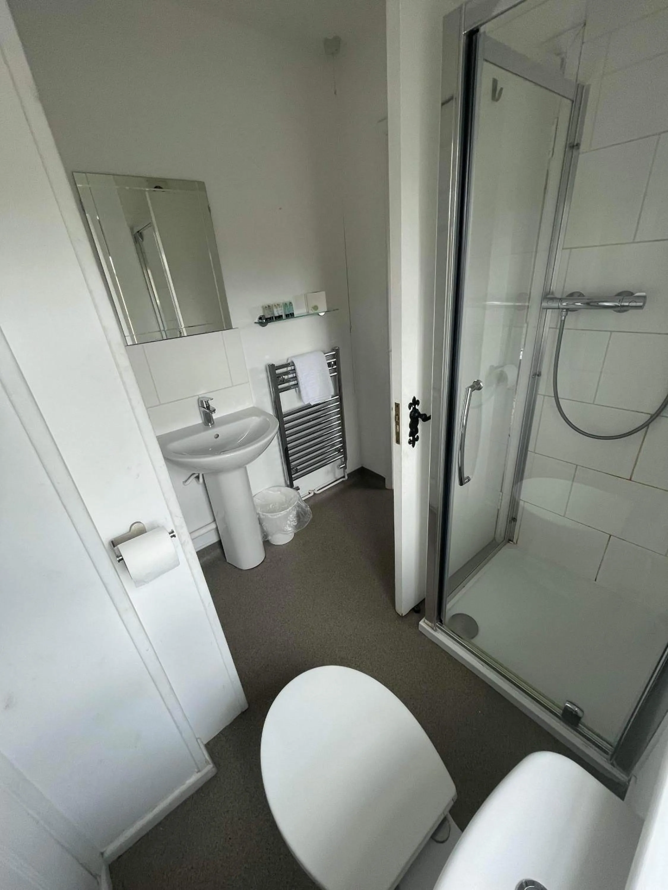Double Room With Garden View and Shower in The Bell Inn