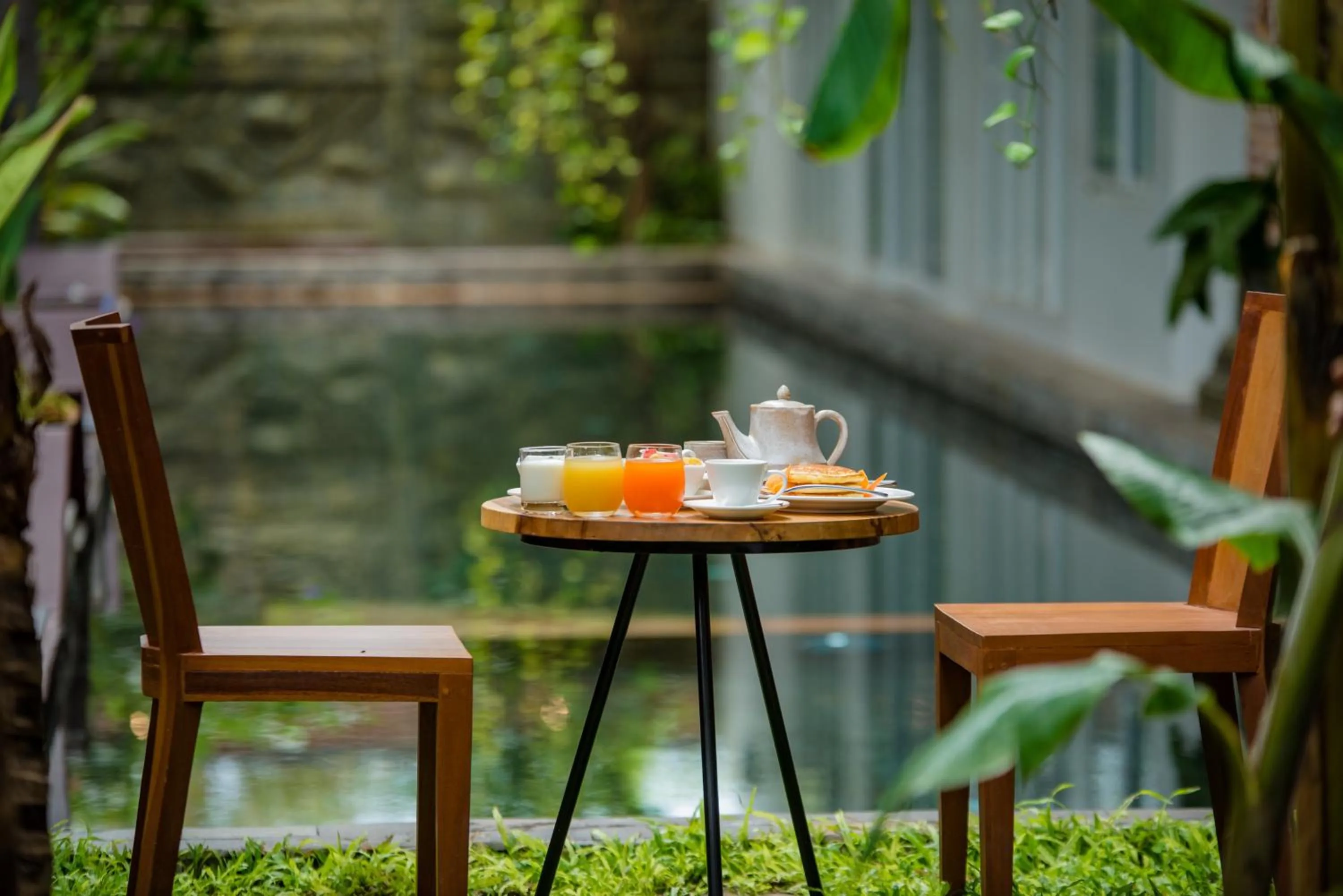 Drinks in Cambana Residence