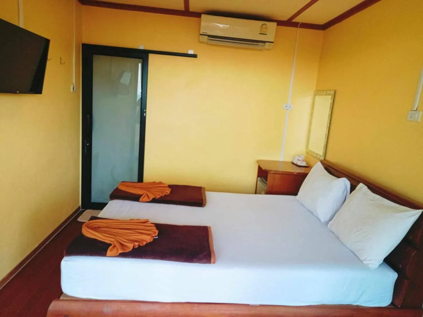 Bed in Phi Phi Sand Sea View Resort